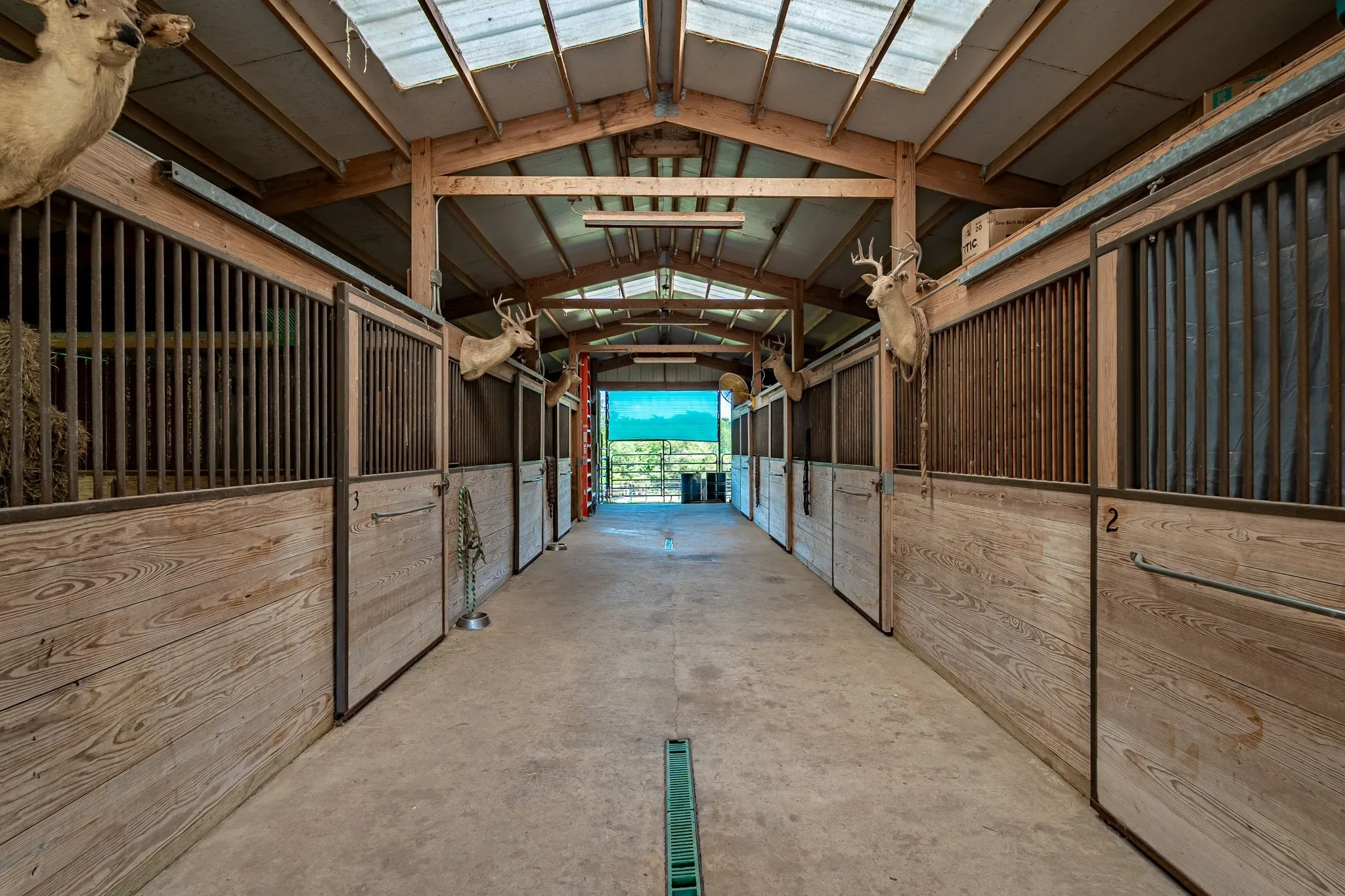 Single Family Residence For Sale in Collin County , 14392 State Highway 78 N, Blue Ridge, Texas 75424, 3 Bedroom, 3 Bathroom, Garage spaces, 2,438 Sqft, built in 1983, mls#21341040, Real Estate Agent in Blue Ridge, Homes For Sale in Collin county, Homes For Sale in Blue Ridge, Realtor in Blue Ridge Texas, Real Estate Brokerage Independent Realty Texas, Luminita Cordes Realtor