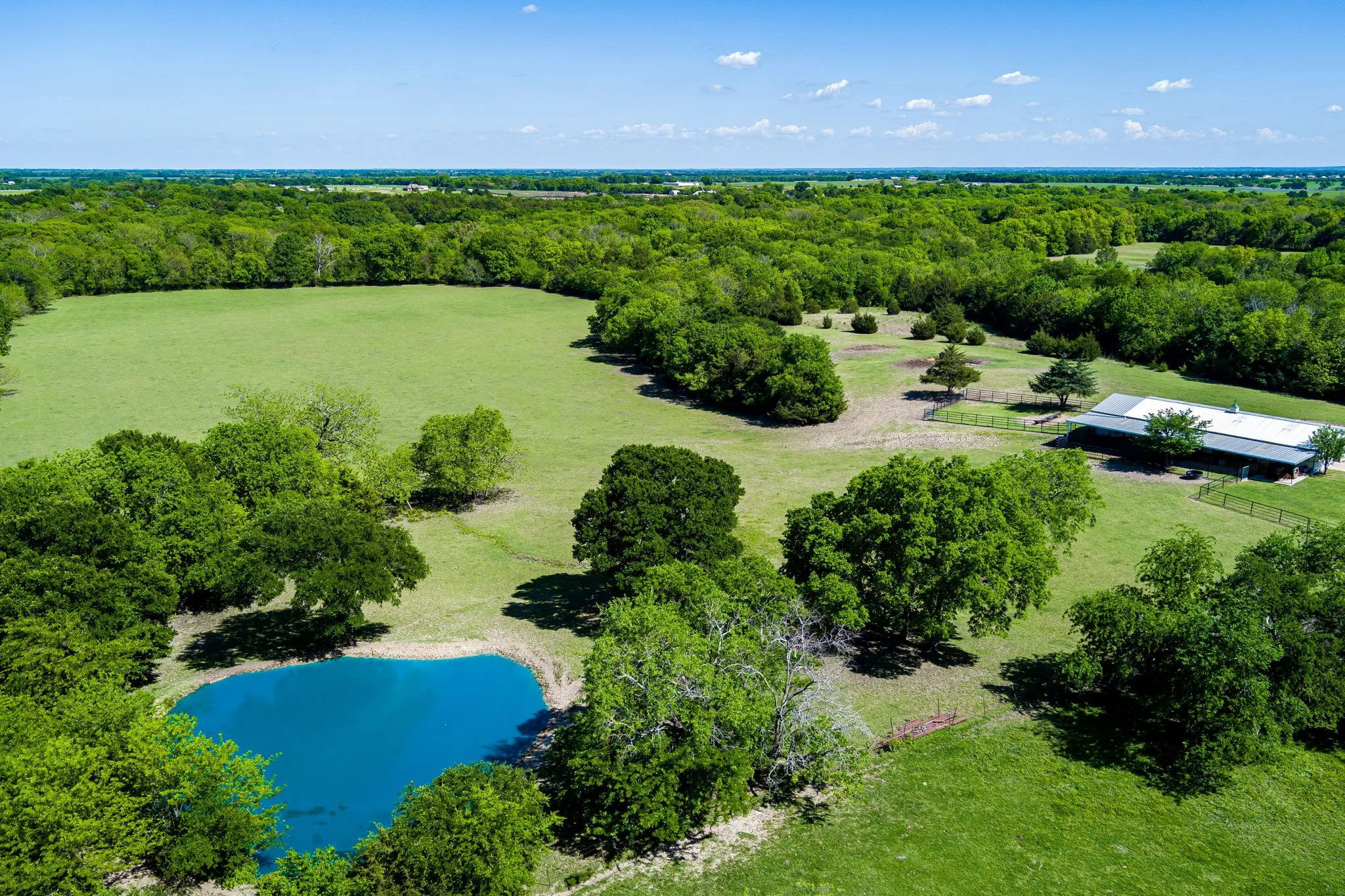 Single Family Residence For Sale in Collin County , 14392 State Highway 78 N, Blue Ridge, Texas 75424, 3 Bedroom, 3 Bathroom, Garage spaces, 2,438 Sqft, built in 1983, mls#21341040, Real Estate Agent in Blue Ridge, Homes For Sale in Collin county, Homes For Sale in Blue Ridge, Realtor in Blue Ridge Texas, Real Estate Brokerage Independent Realty Texas, Luminita Cordes Realtor