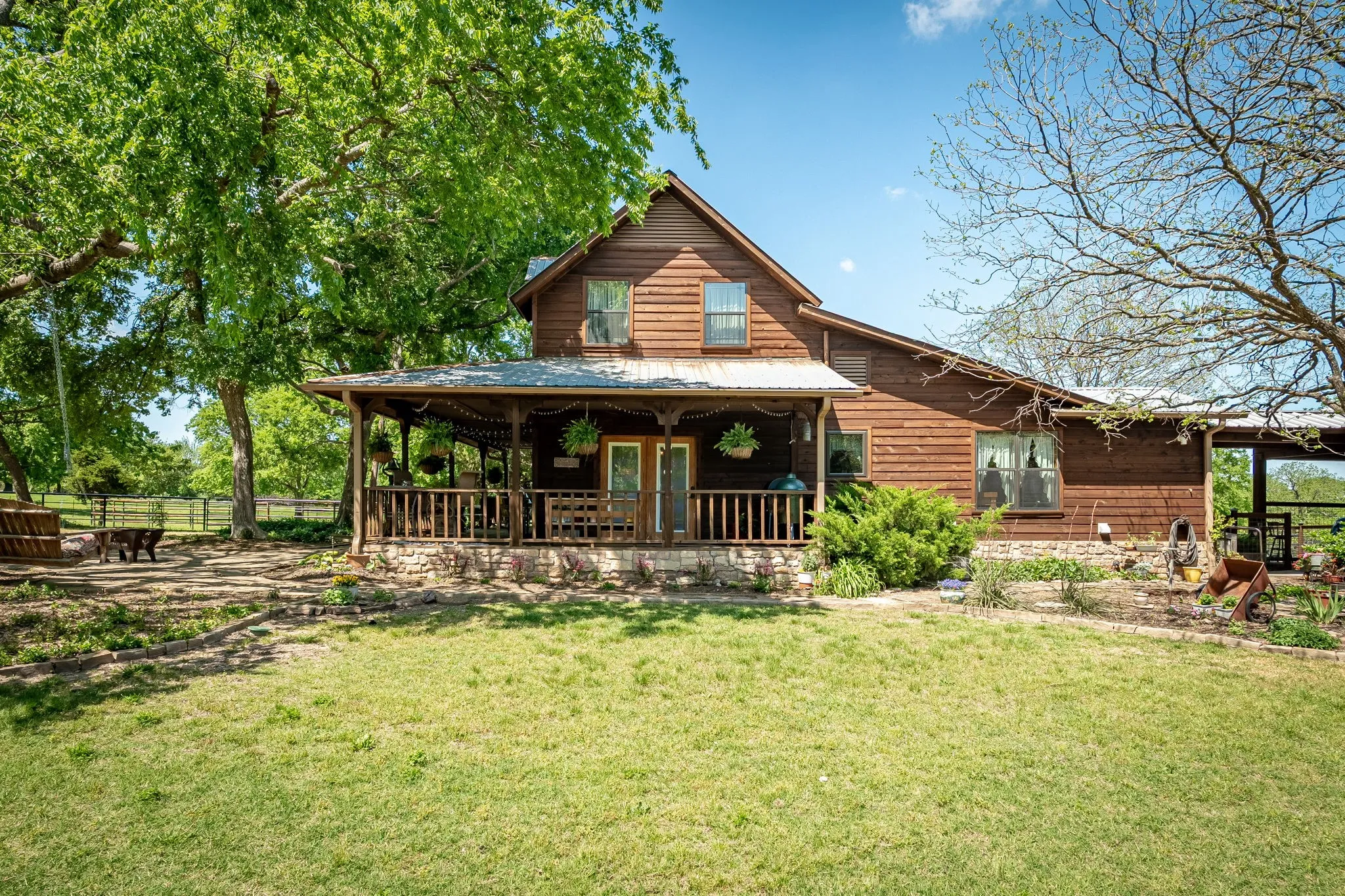 Single Family Residence For Sale in Collin County , 14392 State Highway 78 N, Blue Ridge, Texas 75424, 3 Bedroom, 3 Bathroom, Garage spaces, 2,438 Sqft, built in 1983, mls#21341040, Real Estate Agent in Blue Ridge, Homes For Sale in Collin county, Homes For Sale in Blue Ridge, Realtor in Blue Ridge Texas, Real Estate Brokerage Independent Realty Texas, Luminita Cordes Realtor