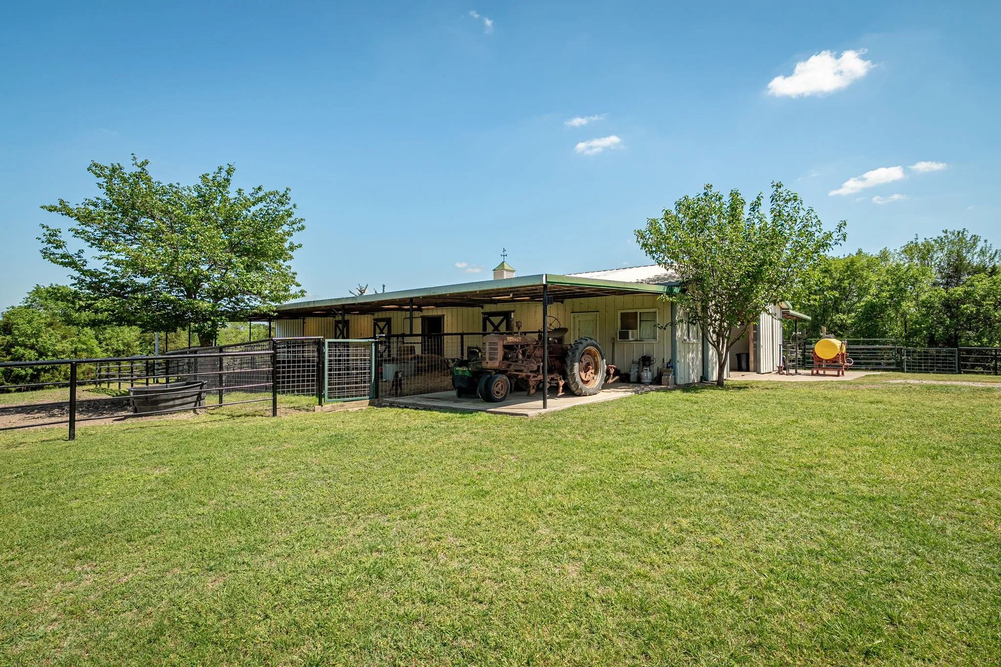Single Family Residence For Sale in Collin County , 14392 State Highway 78 N, Blue Ridge, Texas 75424, 3 Bedroom, 3 Bathroom, Garage spaces, 2,438 Sqft, built in 1983, mls#21341040, Real Estate Agent in Blue Ridge, Homes For Sale in Collin county, Homes For Sale in Blue Ridge, Realtor in Blue Ridge Texas, Real Estate Brokerage Independent Realty Texas, Luminita Cordes Realtor