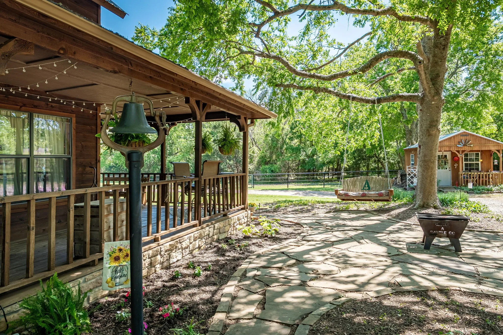 Single Family Residence For Sale in Collin County , 14392 State Highway 78 N, Blue Ridge, Texas 75424, 3 Bedroom, 3 Bathroom, Garage spaces, 2,438 Sqft, built in 1983, mls#21341040, Real Estate Agent in Blue Ridge, Homes For Sale in Collin county, Homes For Sale in Blue Ridge, Realtor in Blue Ridge Texas, Real Estate Brokerage Independent Realty Texas, Luminita Cordes Realtor
