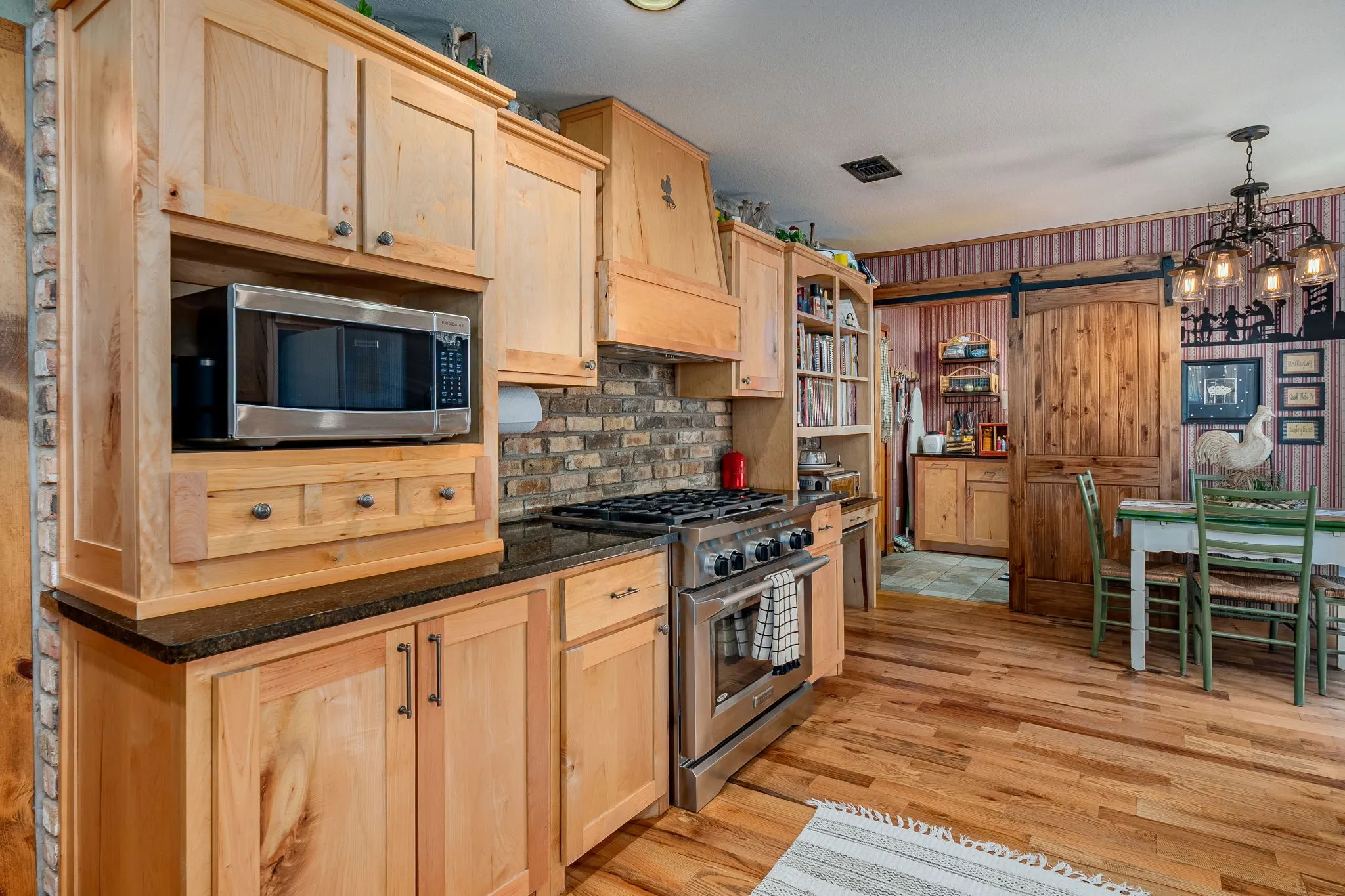 Single Family Residence For Sale in Collin County , 14392 State Highway 78 N, Blue Ridge, Texas 75424, 3 Bedroom, 3 Bathroom, Garage spaces, 2,438 Sqft, built in 1983, mls#21341040, Real Estate Agent in Blue Ridge, Homes For Sale in Collin county, Homes For Sale in Blue Ridge, Realtor in Blue Ridge Texas, Real Estate Brokerage Independent Realty Texas, Luminita Cordes Realtor