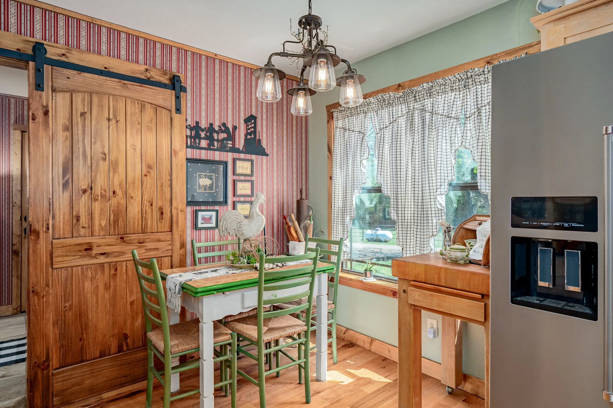 Single Family Residence For Sale in Collin County , 14392 State Highway 78 N, Blue Ridge, Texas 75424, 3 Bedroom, 3 Bathroom, Garage spaces, 2,438 Sqft, built in 1983, mls#21341040, Real Estate Agent in Blue Ridge, Homes For Sale in Collin county, Homes For Sale in Blue Ridge, Realtor in Blue Ridge Texas, Real Estate Brokerage Independent Realty Texas, Luminita Cordes Realtor