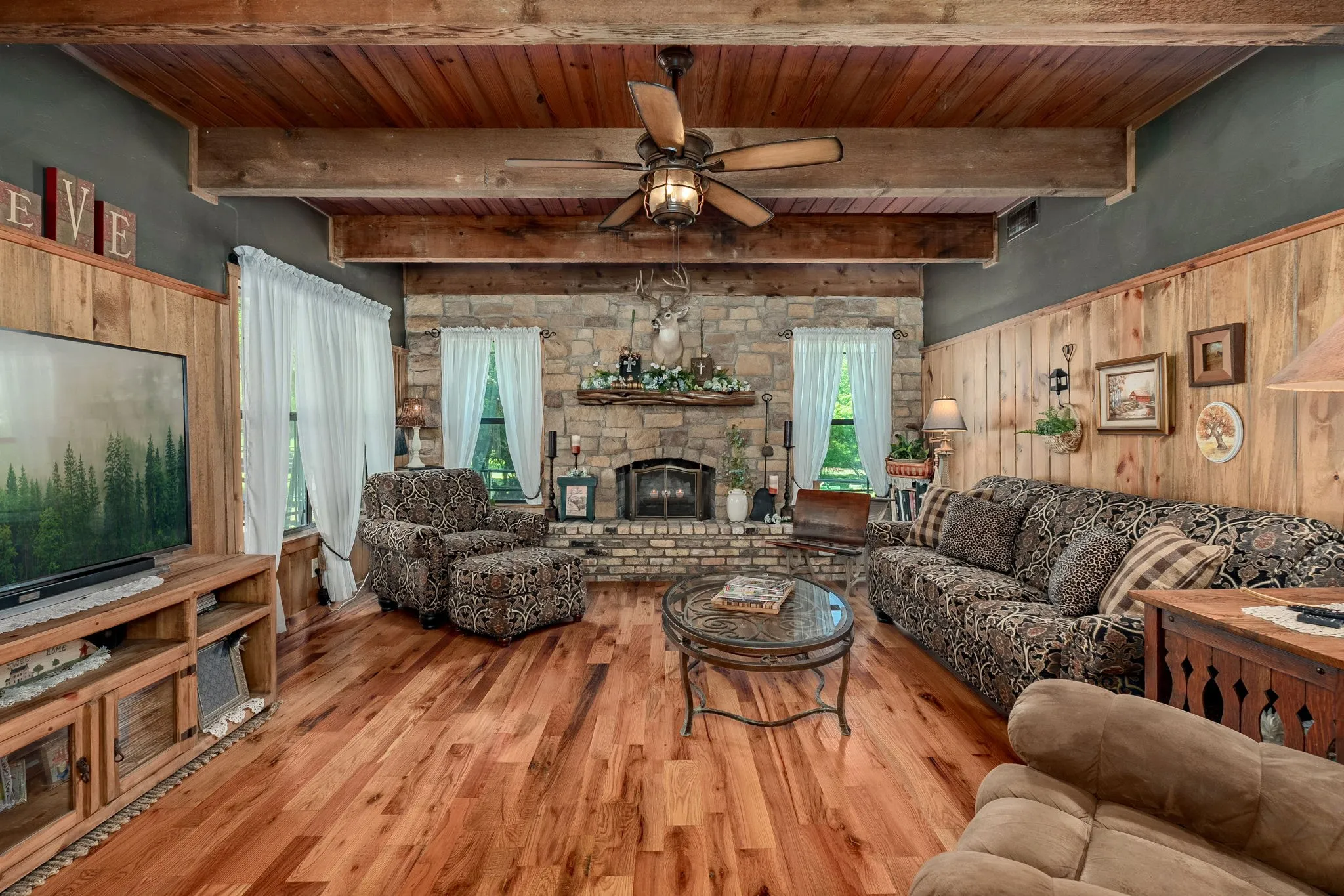 Single Family Residence For Sale in Collin County , 14392 State Highway 78 N, Blue Ridge, Texas 75424, 3 Bedroom, 3 Bathroom, Garage spaces, 2,438 Sqft, built in 1983, mls#21341040, Real Estate Agent in Blue Ridge, Homes For Sale in Collin county, Homes For Sale in Blue Ridge, Realtor in Blue Ridge Texas, Real Estate Brokerage Independent Realty Texas, Luminita Cordes Realtor
