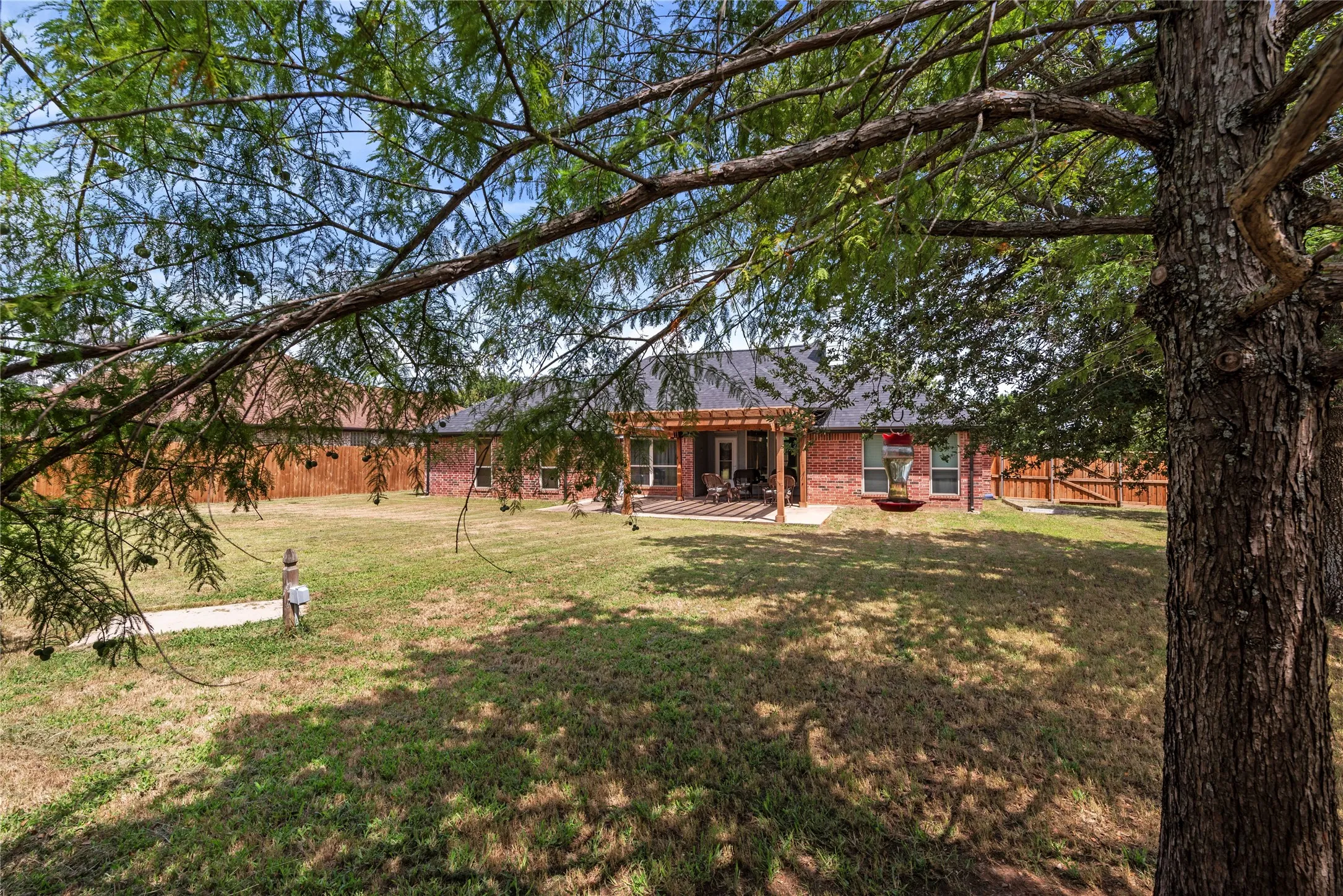 Single Family Residence For Sale in Hood County , 903 Winding Road, Granbury, Texas 76049, 3 Bedrooms, 2 Bathrooms, 2 Garage spaces, 1,976 Sqft, built in 2006, Price $379,900, mls#21339409, Real Estate Agent in Granbury, Homes For Sale in Hood county, Homes For Sale in Granbury, Realtor in Granbury Texas, Real Estate Brokerage Independent Realty Texas, Luminita Cordes Realtor