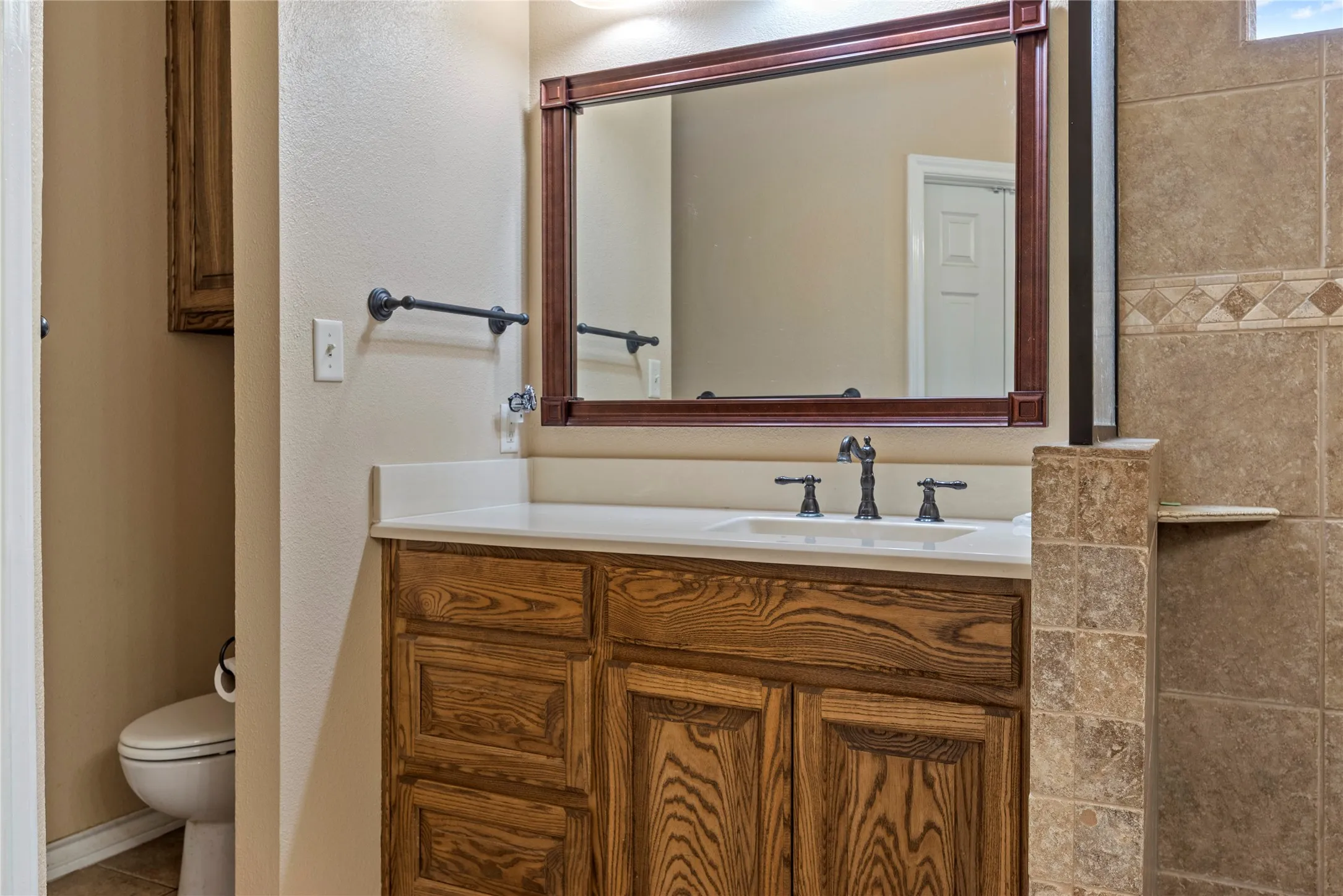 Single Family Residence For Sale in Hood County , 903 Winding Road, Granbury, Texas 76049, 3 Bedrooms, 2 Bathrooms, 2 Garage spaces, 1,976 Sqft, built in 2006, Price $379,900, mls#21339409, Real Estate Agent in Granbury, Homes For Sale in Hood county, Homes For Sale in Granbury, Realtor in Granbury Texas, Real Estate Brokerage Independent Realty Texas, Luminita Cordes Realtor