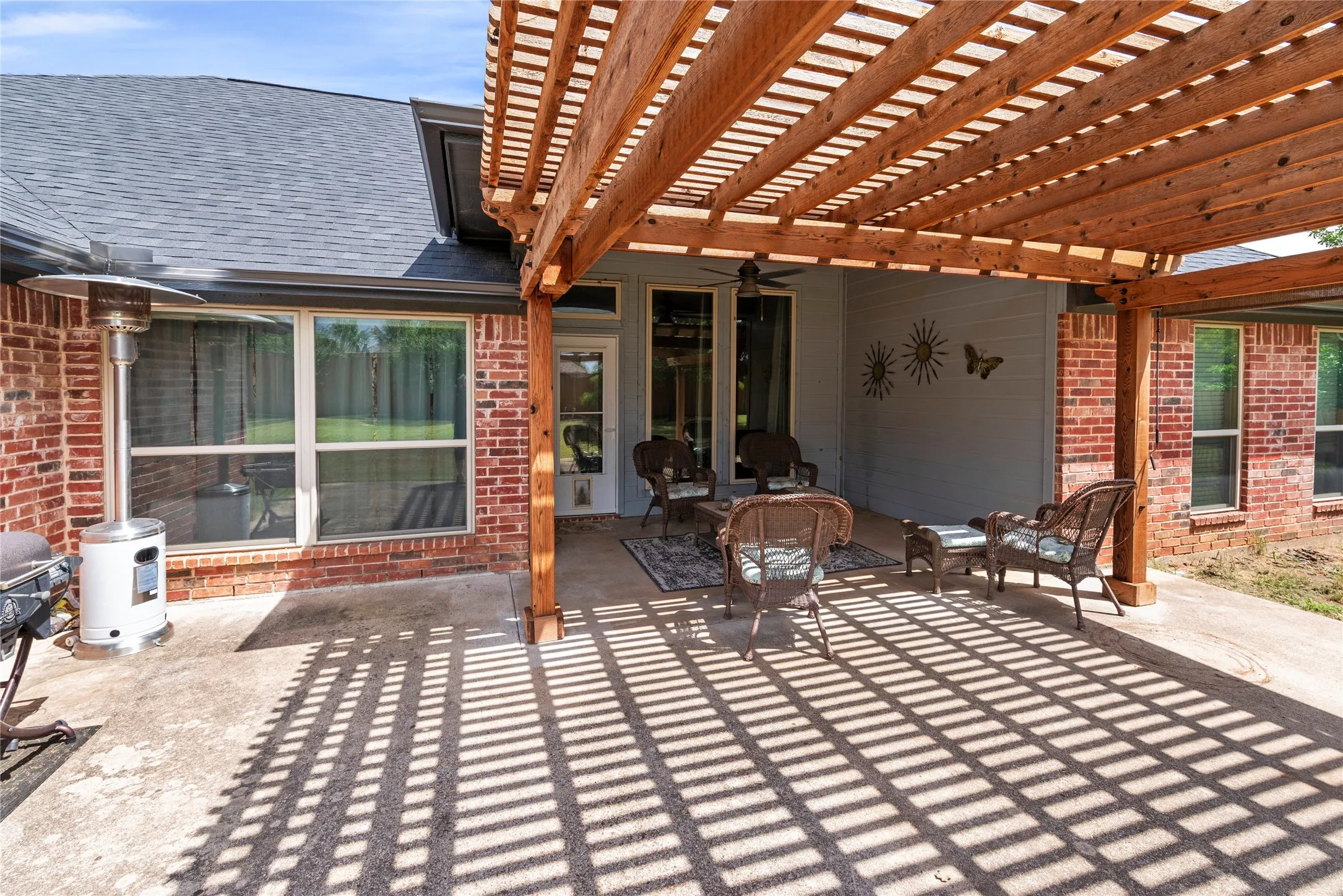 Single Family Residence For Sale in Hood County , 903 Winding Road, Granbury, Texas 76049, 3 Bedrooms, 2 Bathrooms, 2 Garage spaces, 1,976 Sqft, built in 2006, Price $379,900, mls#21339409, Real Estate Agent in Granbury, Homes For Sale in Hood county, Homes For Sale in Granbury, Realtor in Granbury Texas, Real Estate Brokerage Independent Realty Texas, Luminita Cordes Realtor