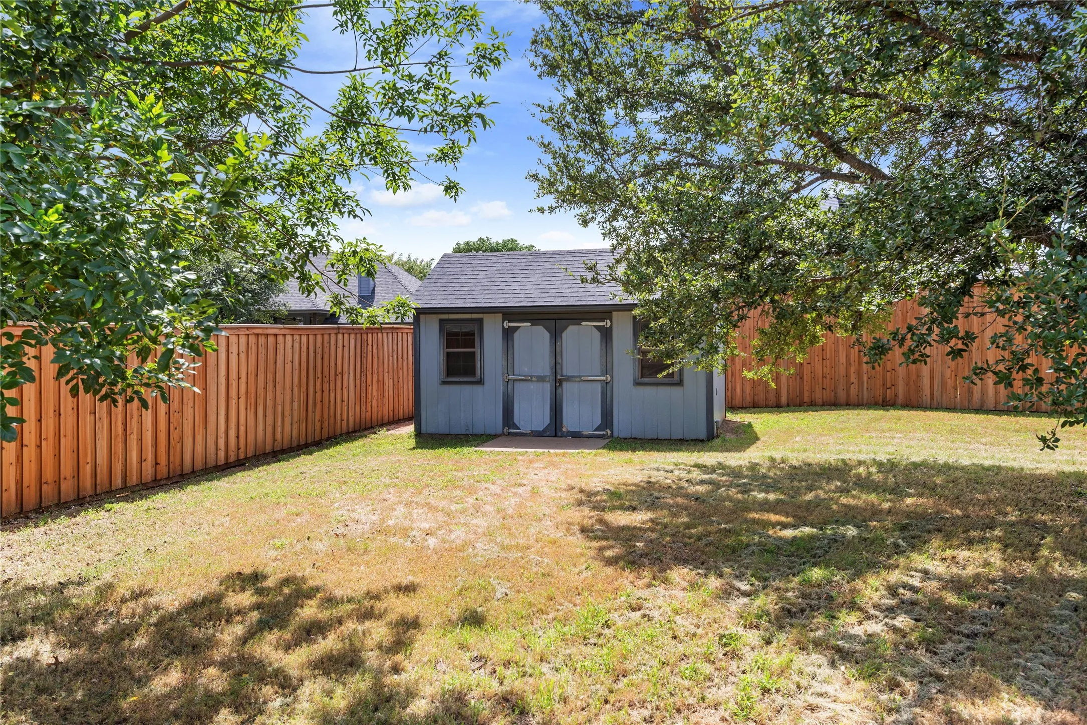 Single Family Residence For Sale in Hood County , 903 Winding Road, Granbury, Texas 76049, 3 Bedrooms, 2 Bathrooms, 2 Garage spaces, 1,976 Sqft, built in 2006, Price $379,900, mls#21339409, Real Estate Agent in Granbury, Homes For Sale in Hood county, Homes For Sale in Granbury, Realtor in Granbury Texas, Real Estate Brokerage Independent Realty Texas, Luminita Cordes Realtor