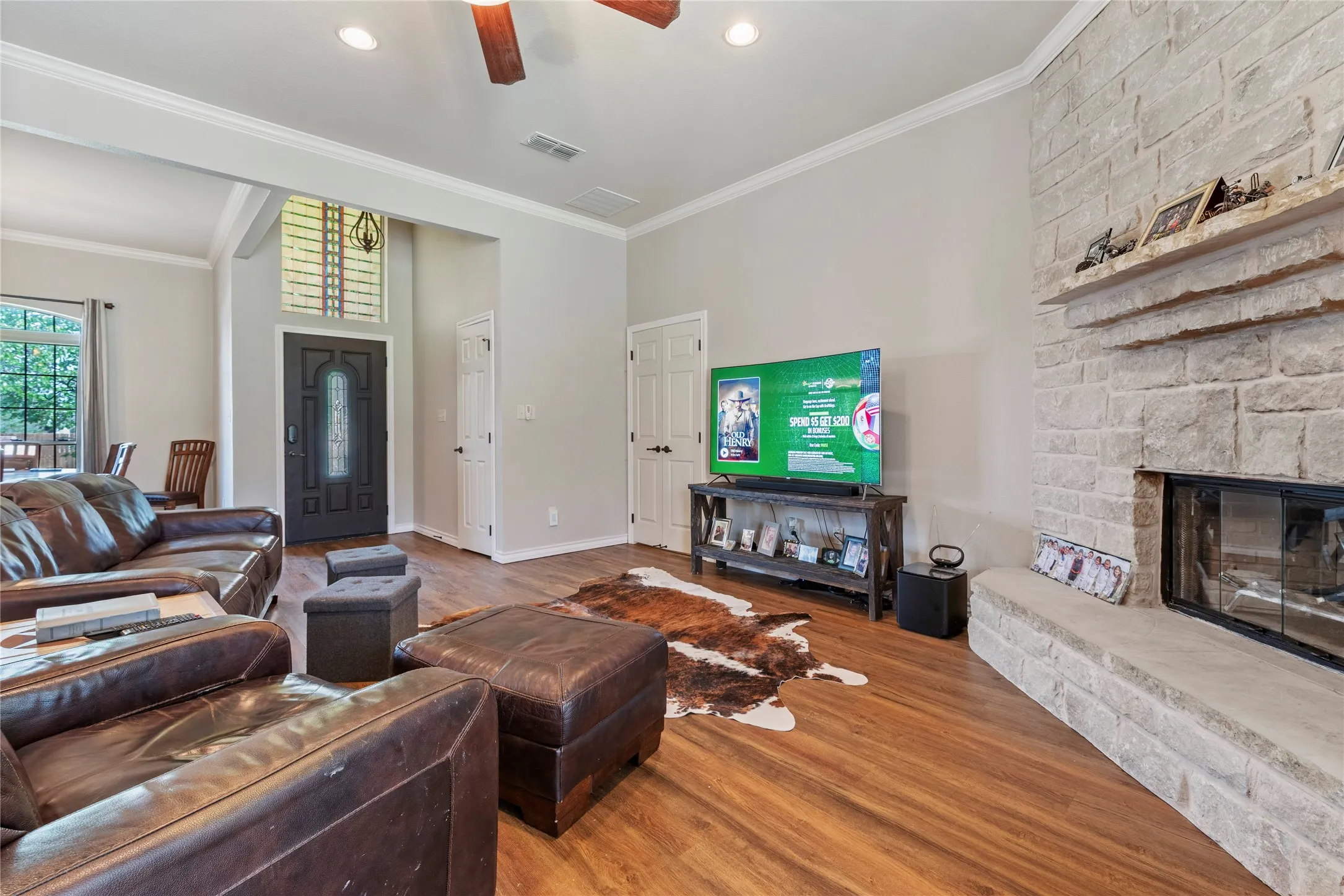 Single Family Residence For Sale in Hood County , 903 Winding Road, Granbury, Texas 76049, 3 Bedrooms, 2 Bathrooms, 2 Garage spaces, 1,976 Sqft, built in 2006, Price $379,900, mls#21339409, Real Estate Agent in Granbury, Homes For Sale in Hood county, Homes For Sale in Granbury, Realtor in Granbury Texas, Real Estate Brokerage Independent Realty Texas, Luminita Cordes Realtor