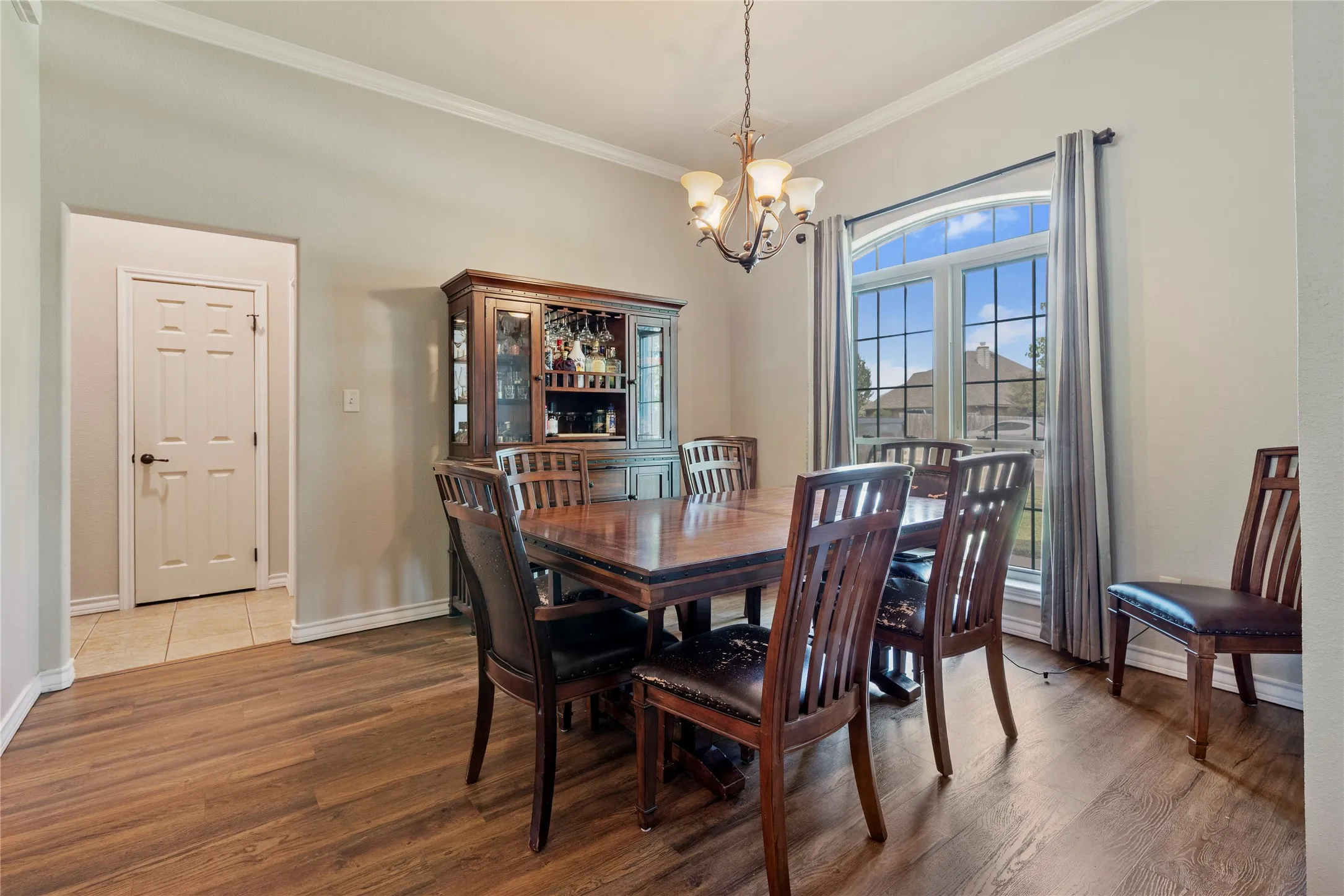 Single Family Residence For Sale in Hood County , 903 Winding Road, Granbury, Texas 76049, 3 Bedrooms, 2 Bathrooms, 2 Garage spaces, 1,976 Sqft, built in 2006, Price $379,900, mls#21339409, Real Estate Agent in Granbury, Homes For Sale in Hood county, Homes For Sale in Granbury, Realtor in Granbury Texas, Real Estate Brokerage Independent Realty Texas, Luminita Cordes Realtor