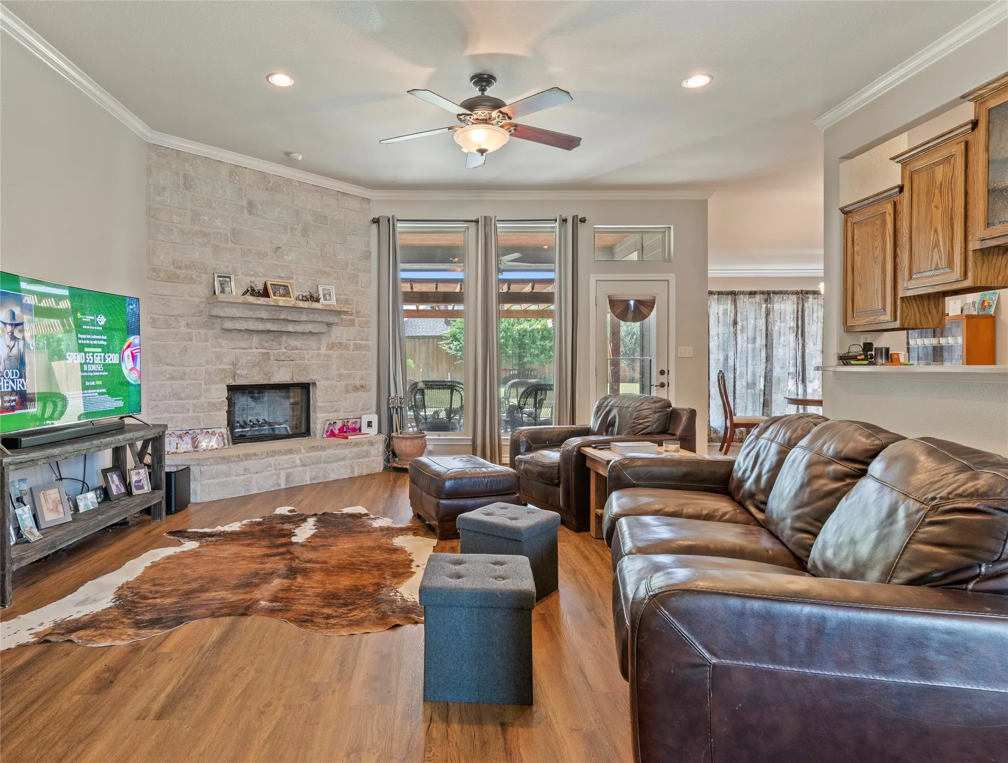 Single Family Residence For Sale in Hood County , 903 Winding Road, Granbury, Texas 76049, 3 Bedrooms, 2 Bathrooms, 2 Garage spaces, 1,976 Sqft, built in 2006, Price $379,900, mls#21339409, Real Estate Agent in Granbury, Homes For Sale in Hood county, Homes For Sale in Granbury, Realtor in Granbury Texas, Real Estate Brokerage Independent Realty Texas, Luminita Cordes Realtor