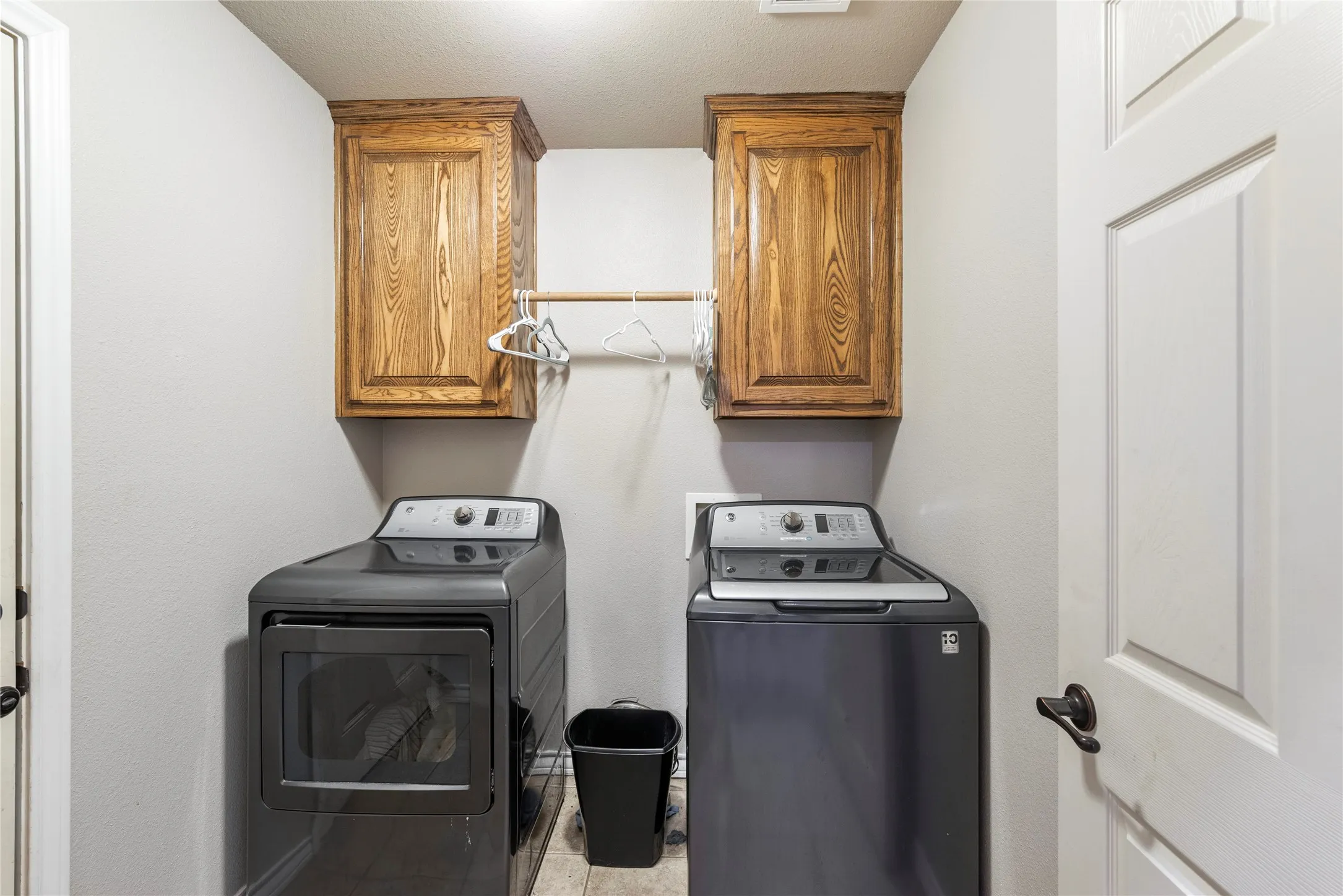 Single Family Residence For Sale in Hood County , 903 Winding Road, Granbury, Texas 76049, 3 Bedrooms, 2 Bathrooms, 2 Garage spaces, 1,976 Sqft, built in 2006, Price $379,900, mls#21339409, Real Estate Agent in Granbury, Homes For Sale in Hood county, Homes For Sale in Granbury, Realtor in Granbury Texas, Real Estate Brokerage Independent Realty Texas, Luminita Cordes Realtor