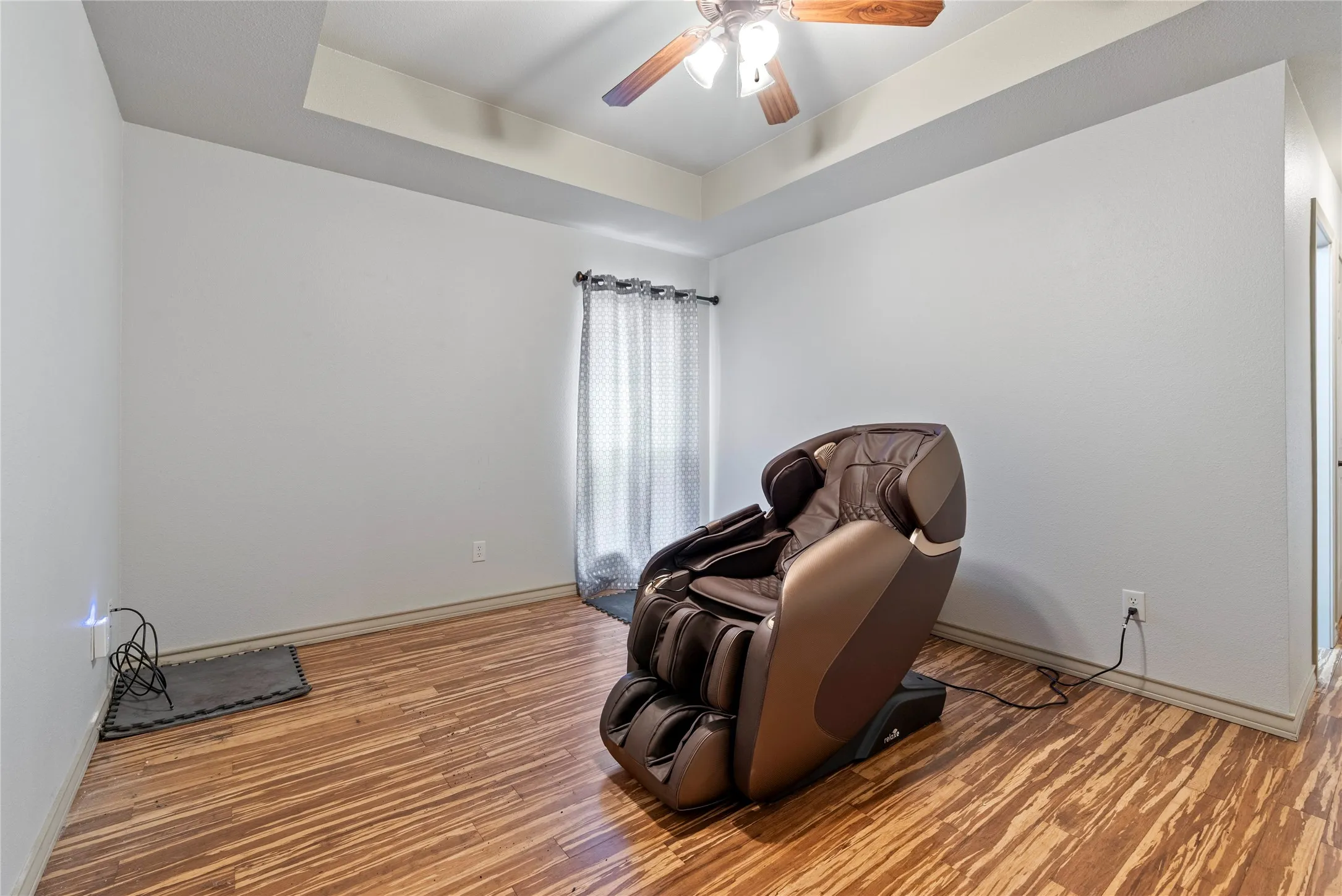 Single Family Residence For Sale in Hood County , 903 Winding Road, Granbury, Texas 76049, 3 Bedrooms, 2 Bathrooms, 2 Garage spaces, 1,976 Sqft, built in 2006, Price $379,900, mls#21339409, Real Estate Agent in Granbury, Homes For Sale in Hood county, Homes For Sale in Granbury, Realtor in Granbury Texas, Real Estate Brokerage Independent Realty Texas, Luminita Cordes Realtor
