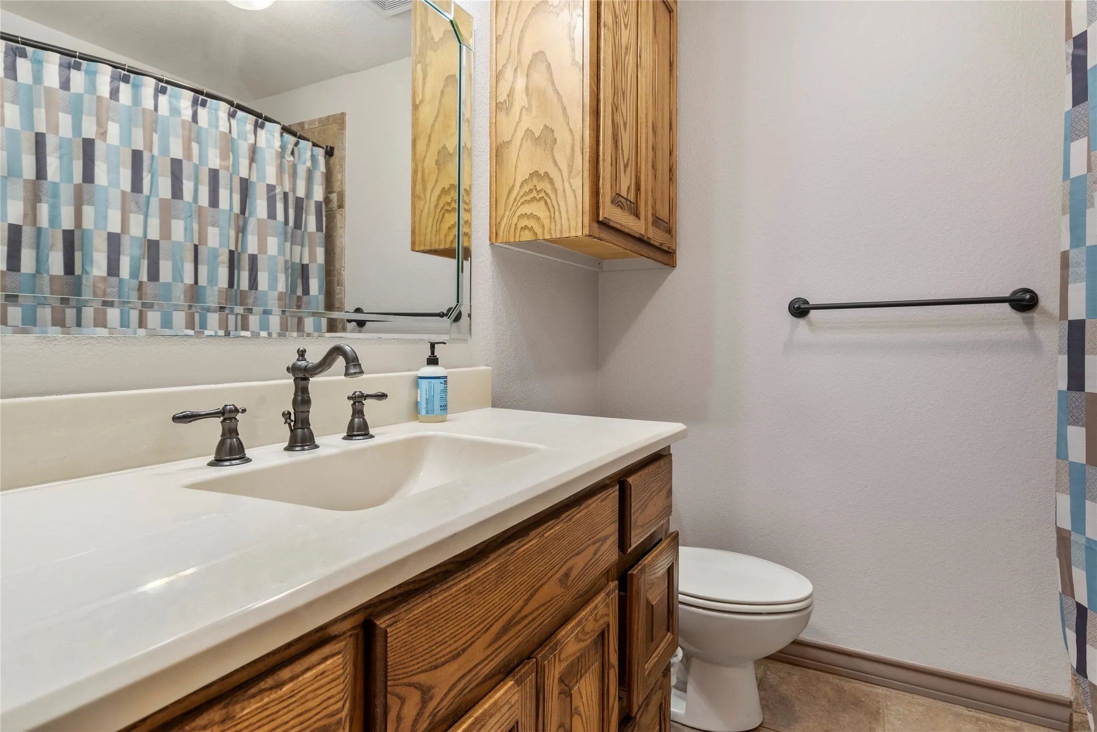 Single Family Residence For Sale in Hood County , 903 Winding Road, Granbury, Texas 76049, 3 Bedrooms, 2 Bathrooms, 2 Garage spaces, 1,976 Sqft, built in 2006, Price $379,900, mls#21339409, Real Estate Agent in Granbury, Homes For Sale in Hood county, Homes For Sale in Granbury, Realtor in Granbury Texas, Real Estate Brokerage Independent Realty Texas, Luminita Cordes Realtor