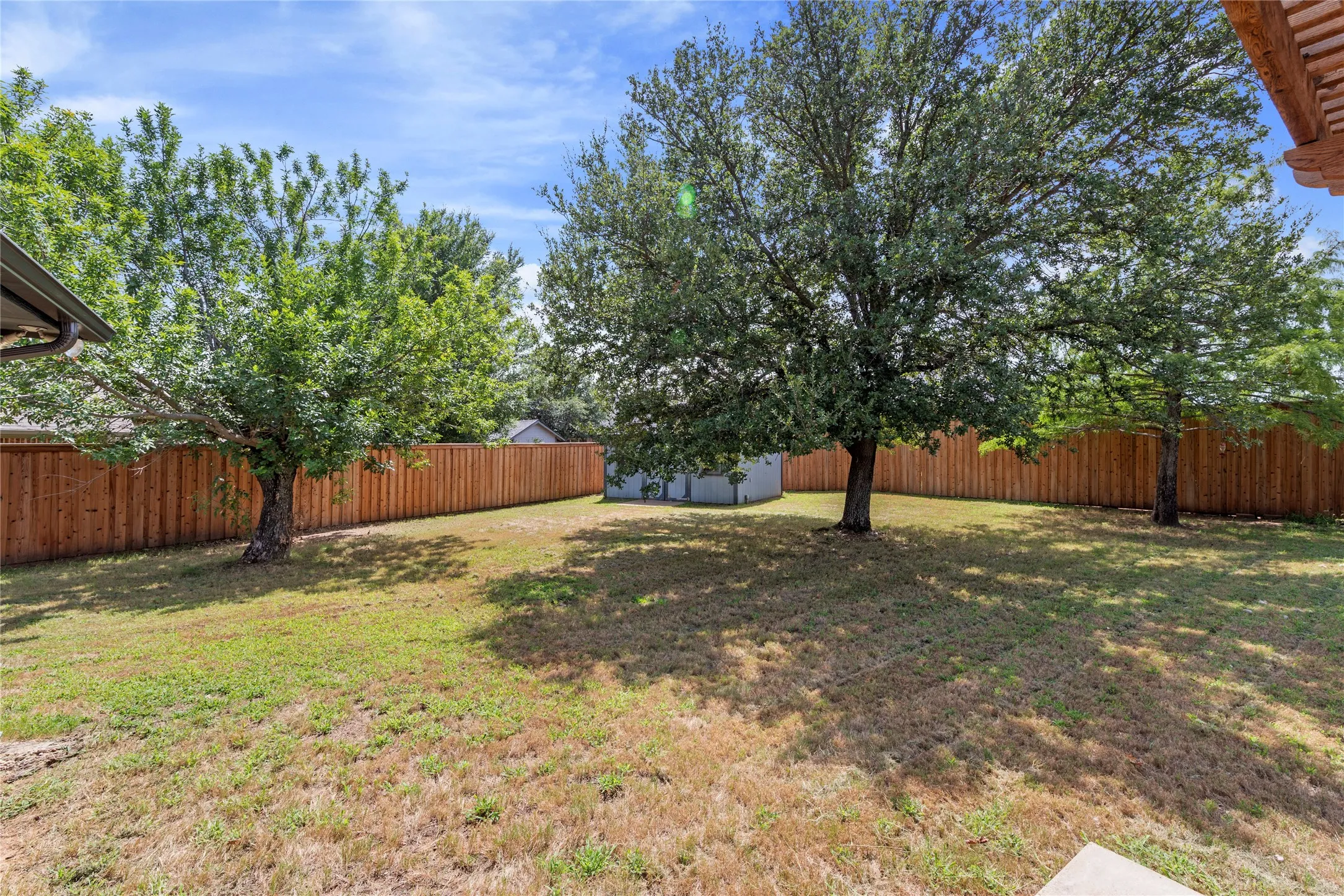 Single Family Residence For Sale in Hood County , 903 Winding Road, Granbury, Texas 76049, 3 Bedrooms, 2 Bathrooms, 2 Garage spaces, 1,976 Sqft, built in 2006, Price $379,900, mls#21339409, Real Estate Agent in Granbury, Homes For Sale in Hood county, Homes For Sale in Granbury, Realtor in Granbury Texas, Real Estate Brokerage Independent Realty Texas, Luminita Cordes Realtor