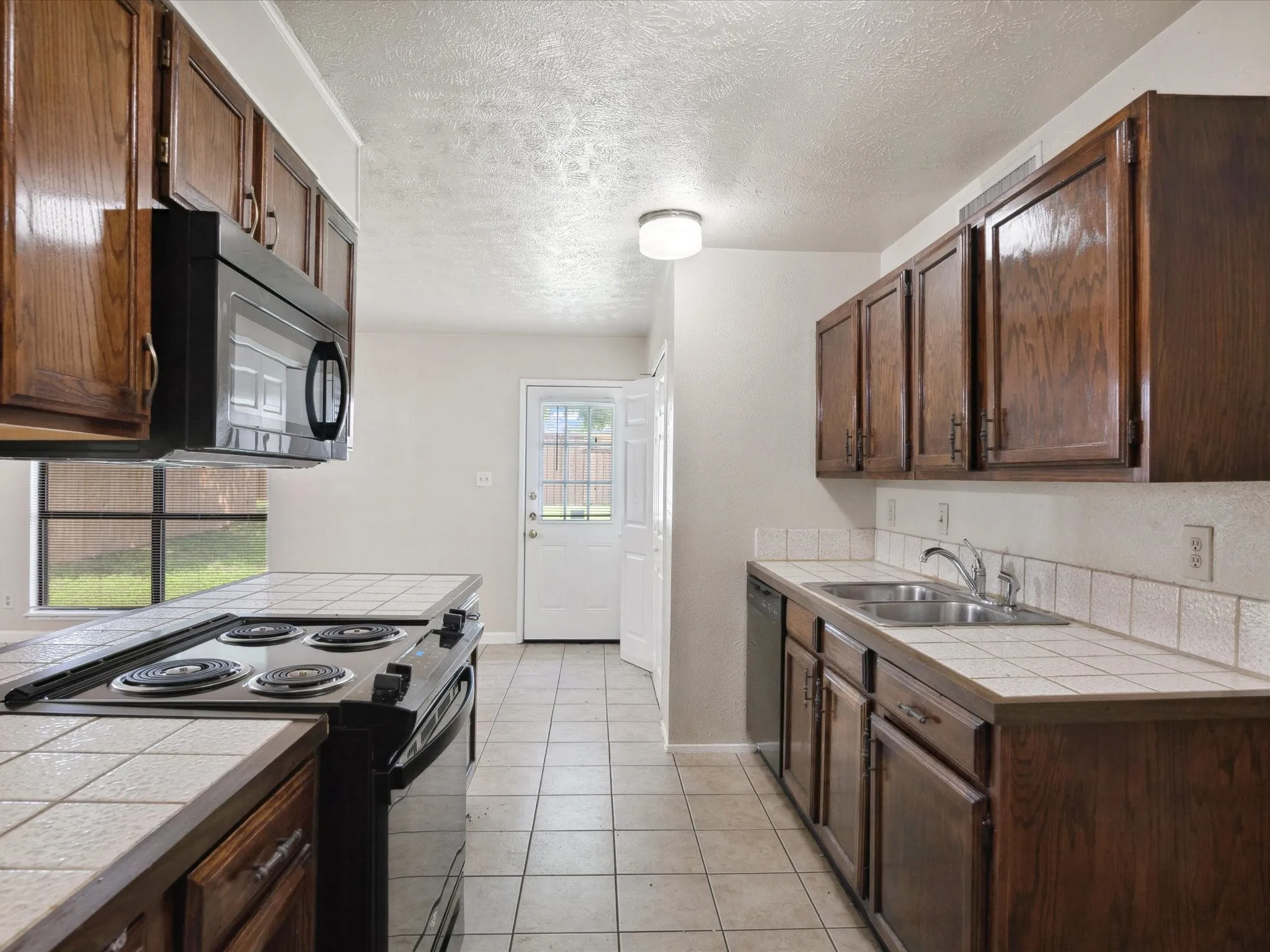 Single Family Residence For Rent in Dallas County , 10217 Ironwood Lane, Dallas, Texas 75249, 3 Bedroom, 2 Bathroom, 1 Garage spaces, 1,398 Sqft, built in 1979, mls#21343296, Real Estate Agent in Dallas, Homes For Rent in Dallas county, Homes For Rent in Dallas, Realtor in Dallas Texas, Real Estate Brokerage Independent Realty Texas, Luminita Cordes Realtor