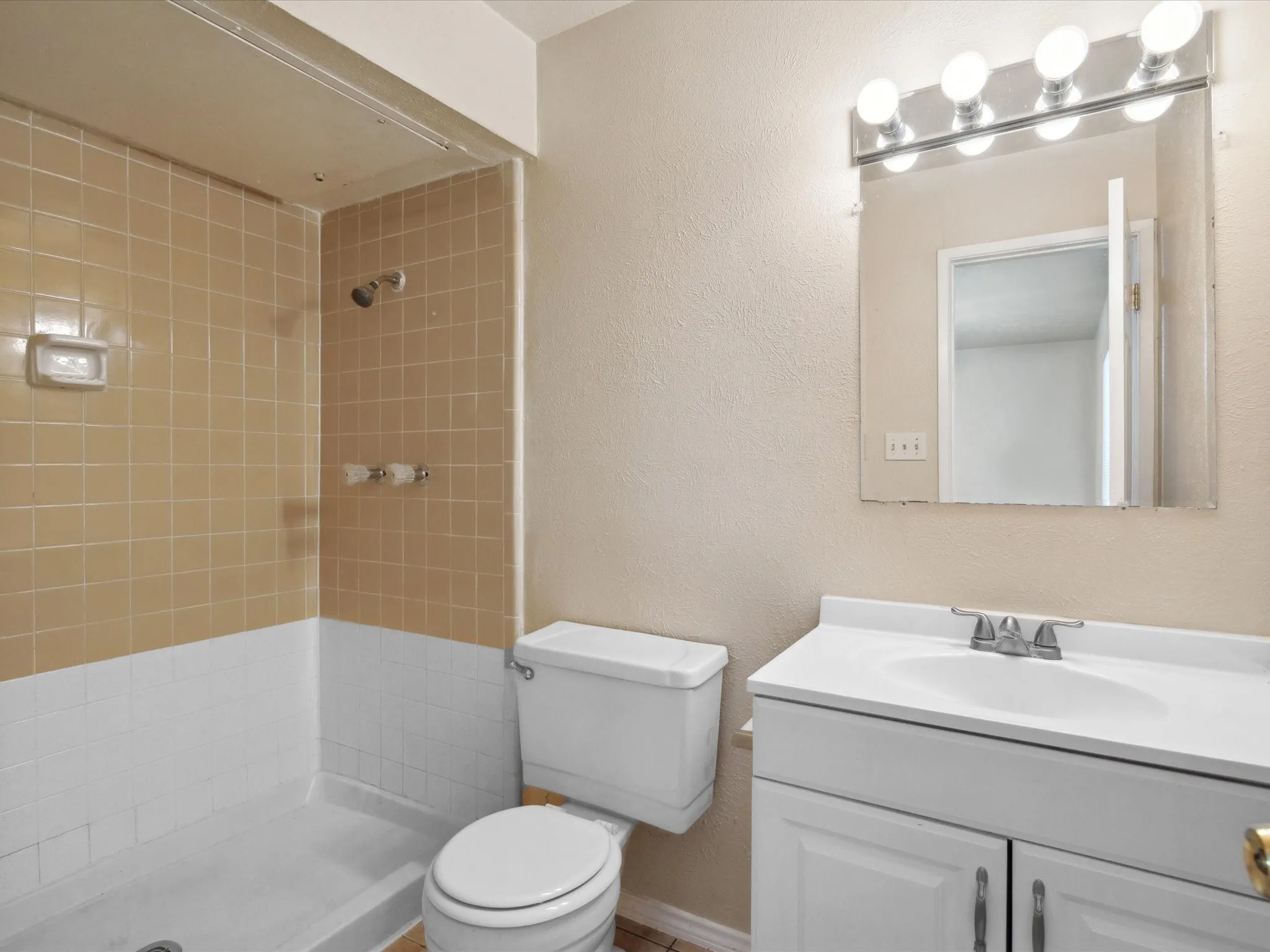 Single Family Residence For Rent in Dallas County , 10217 Ironwood Lane, Dallas, Texas 75249, 3 Bedroom, 2 Bathroom, 1 Garage spaces, 1,398 Sqft, built in 1979, mls#21343296, Real Estate Agent in Dallas, Homes For Rent in Dallas county, Homes For Rent in Dallas, Realtor in Dallas Texas, Real Estate Brokerage Independent Realty Texas, Luminita Cordes Realtor
