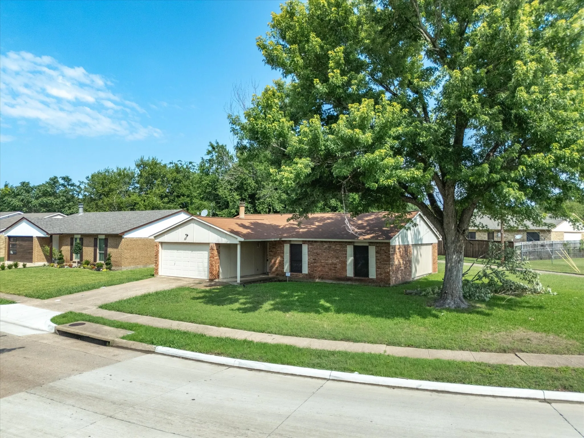 Single Family Residence For Rent in Dallas County , 10217 Ironwood Lane, Dallas, Texas 75249, 3 Bedroom, 2 Bathroom, 1 Garage spaces, 1,398 Sqft, built in 1979, mls#21343296, Real Estate Agent in Dallas, Homes For Rent in Dallas county, Homes For Rent in Dallas, Realtor in Dallas Texas, Real Estate Brokerage Independent Realty Texas, Luminita Cordes Realtor