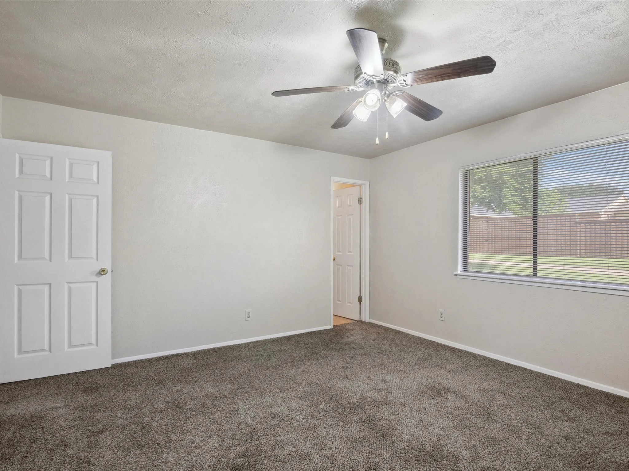 Single Family Residence For Rent in Dallas County , 10217 Ironwood Lane, Dallas, Texas 75249, 3 Bedroom, 2 Bathroom, 1 Garage spaces, 1,398 Sqft, built in 1979, mls#21343296, Real Estate Agent in Dallas, Homes For Rent in Dallas county, Homes For Rent in Dallas, Realtor in Dallas Texas, Real Estate Brokerage Independent Realty Texas, Luminita Cordes Realtor