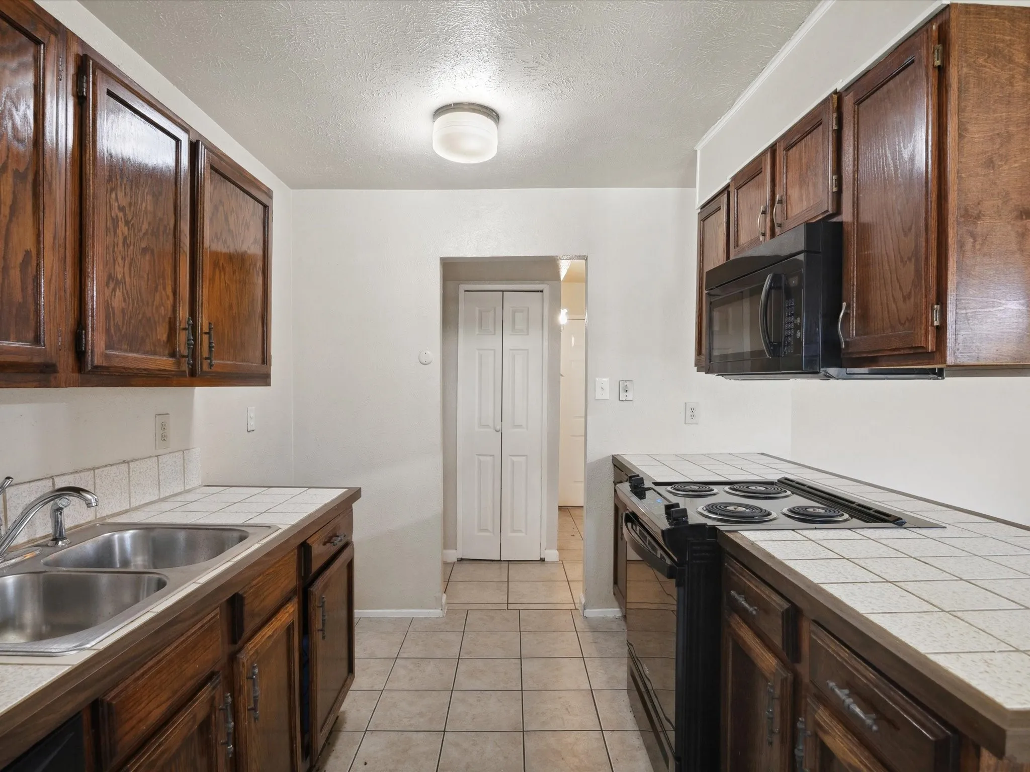 Single Family Residence For Rent in Dallas County , 10217 Ironwood Lane, Dallas, Texas 75249, 3 Bedroom, 2 Bathroom, 1 Garage spaces, 1,398 Sqft, built in 1979, mls#21343296, Real Estate Agent in Dallas, Homes For Rent in Dallas county, Homes For Rent in Dallas, Realtor in Dallas Texas, Real Estate Brokerage Independent Realty Texas, Luminita Cordes Realtor