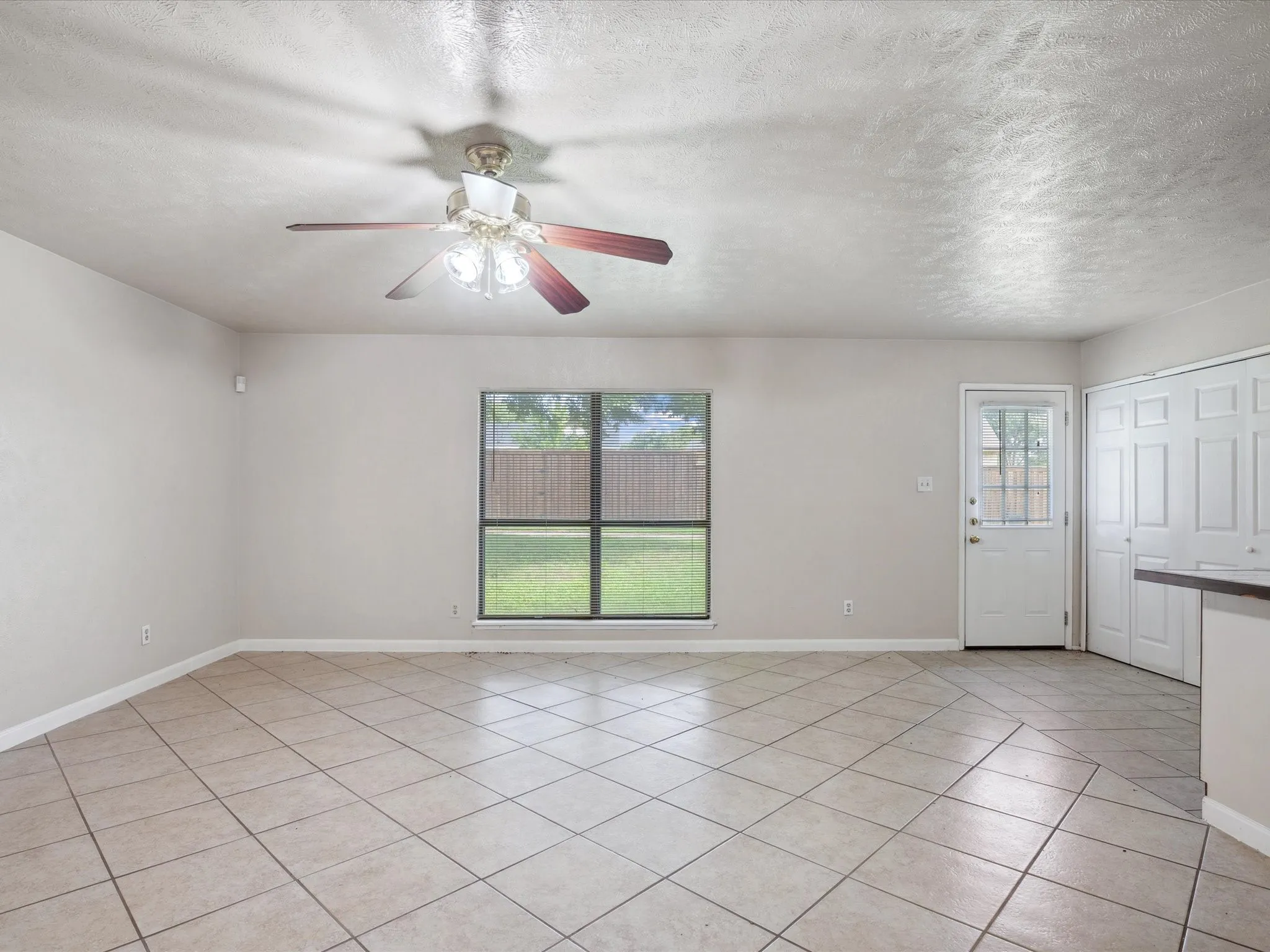 Single Family Residence For Rent in Dallas County , 10217 Ironwood Lane, Dallas, Texas 75249, 3 Bedroom, 2 Bathroom, 1 Garage spaces, 1,398 Sqft, built in 1979, mls#21343296, Real Estate Agent in Dallas, Homes For Rent in Dallas county, Homes For Rent in Dallas, Realtor in Dallas Texas, Real Estate Brokerage Independent Realty Texas, Luminita Cordes Realtor