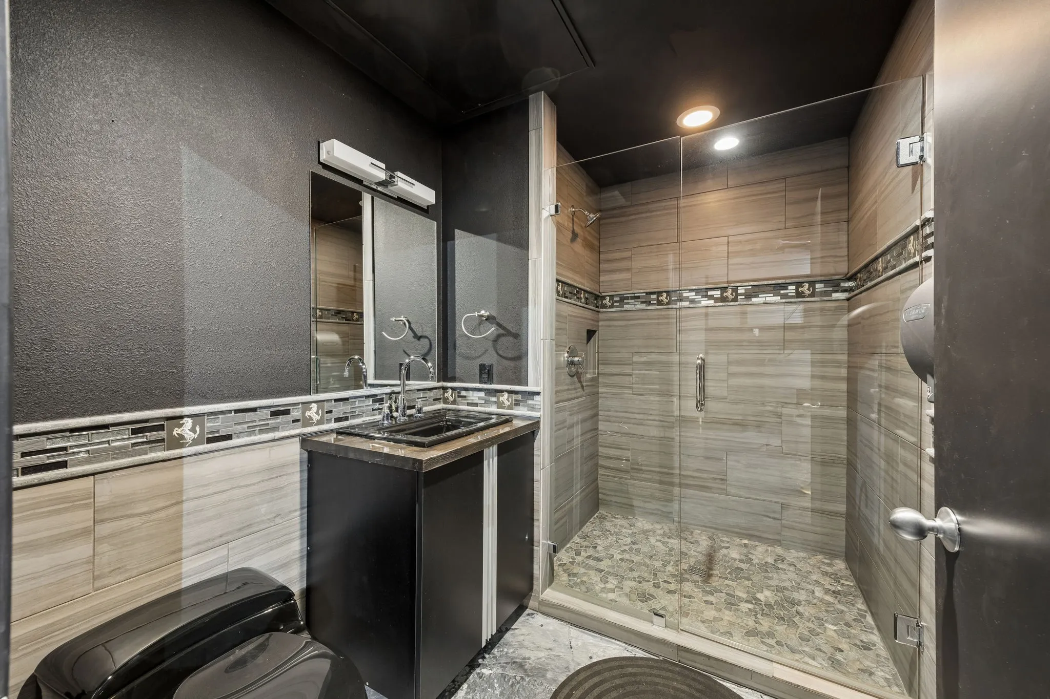 2nd level full bath