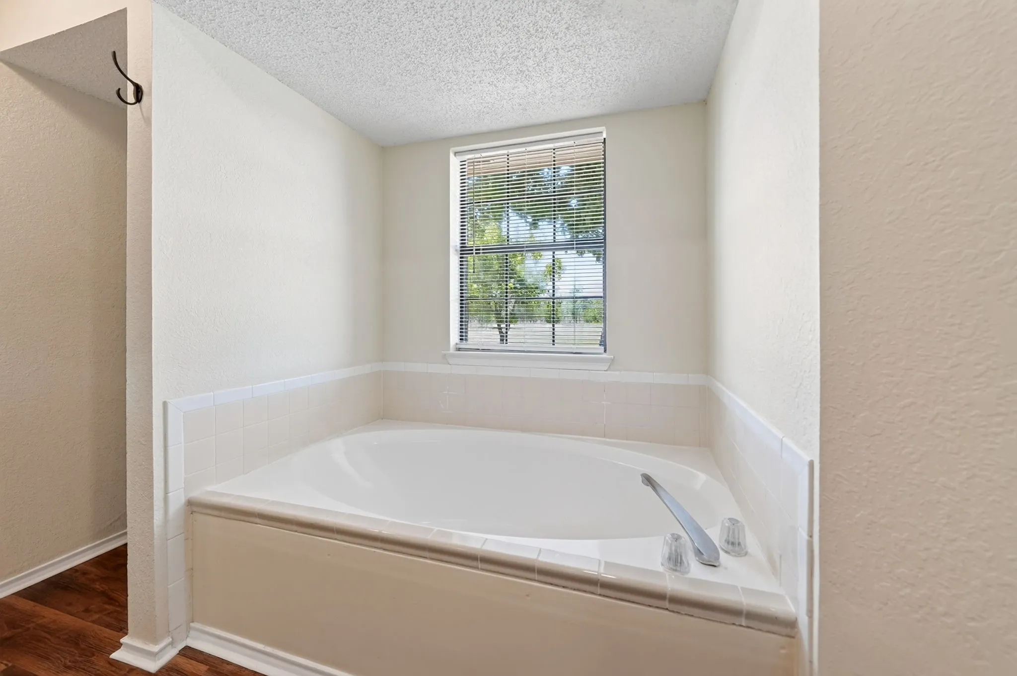 Single Family Residence For Sale in Hunt County , 7261 State Highway 50, Commerce, Texas 75428, 3 Bedroom, 2 Bathroom, 2 Garage spaces, 1,617 Sqft, built in 1989, mls#21343319, Real Estate Agent in Commerce, Homes For Sale in Hunt county, Homes For Sale in Commerce, Realtor in Commerce Texas, Real Estate Brokerage Independent Realty Texas, Luminita Cordes Realtor