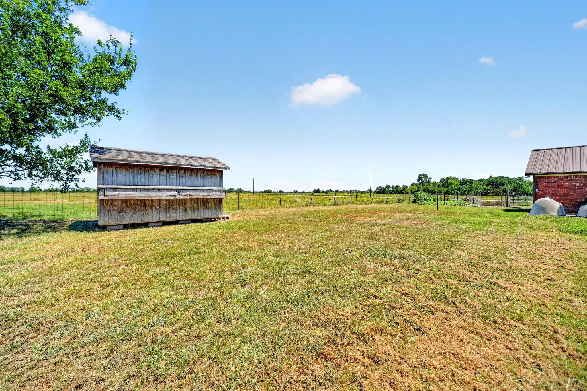 Single Family Residence For Sale in Hunt County , 7261 State Highway 50, Commerce, Texas 75428, 3 Bedroom, 2 Bathroom, 2 Garage spaces, 1,617 Sqft, built in 1989, mls#21343319, Real Estate Agent in Commerce, Homes For Sale in Hunt county, Homes For Sale in Commerce, Realtor in Commerce Texas, Real Estate Brokerage Independent Realty Texas, Luminita Cordes Realtor