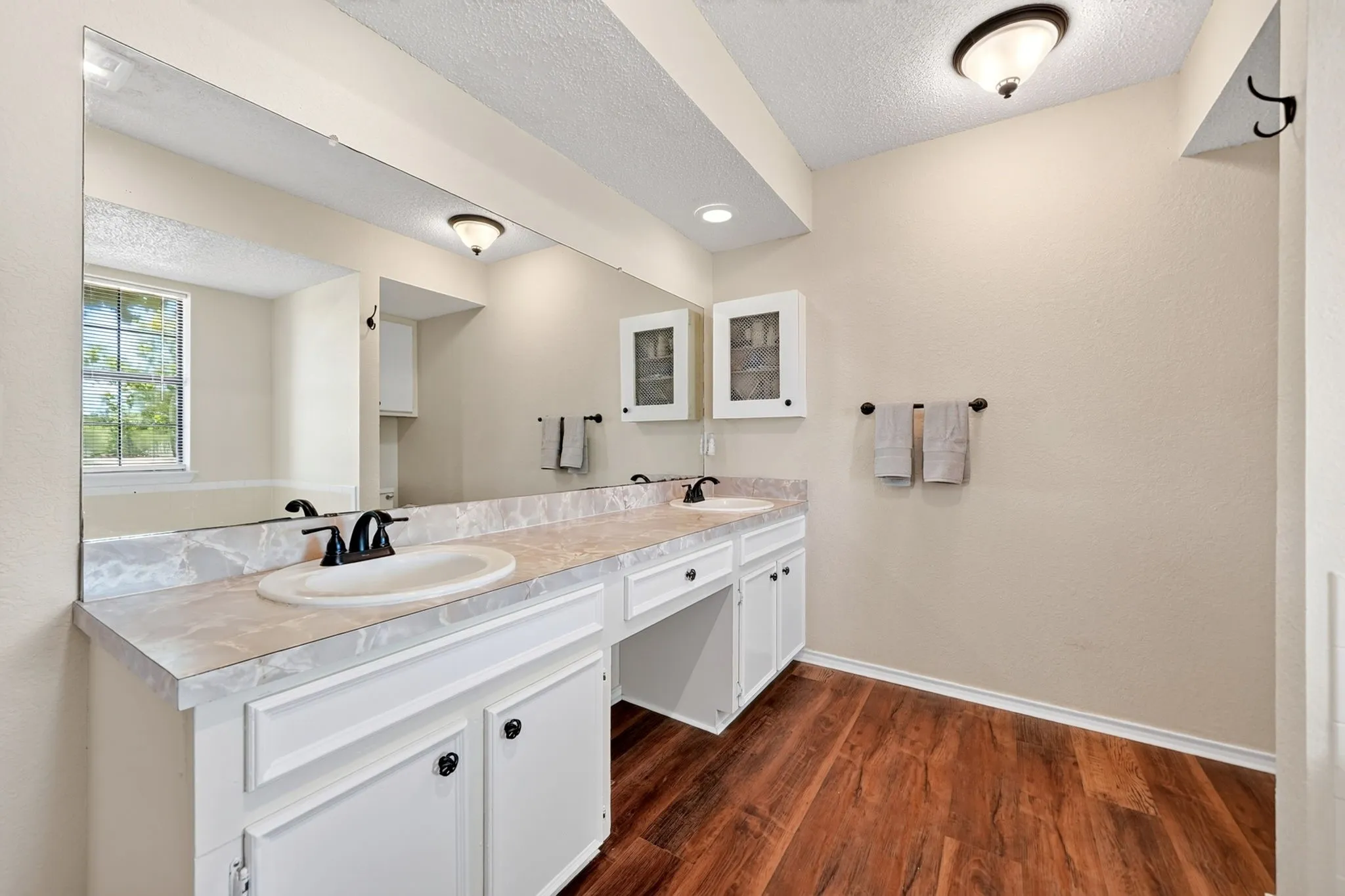 Single Family Residence For Sale in Hunt County , 7261 State Highway 50, Commerce, Texas 75428, 3 Bedroom, 2 Bathroom, 2 Garage spaces, 1,617 Sqft, built in 1989, mls#21343319, Real Estate Agent in Commerce, Homes For Sale in Hunt county, Homes For Sale in Commerce, Realtor in Commerce Texas, Real Estate Brokerage Independent Realty Texas, Luminita Cordes Realtor