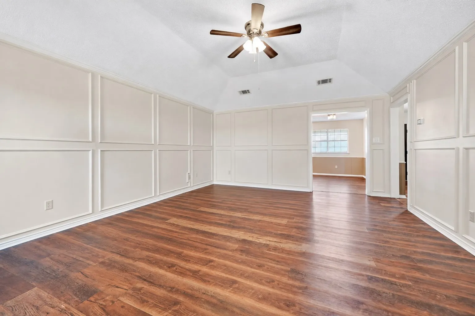 Single Family Residence For Sale in Hunt County , 7261 State Highway 50, Commerce, Texas 75428, 3 Bedroom, 2 Bathroom, 2 Garage spaces, 1,617 Sqft, built in 1989, mls#21343319, Real Estate Agent in Commerce, Homes For Sale in Hunt county, Homes For Sale in Commerce, Realtor in Commerce Texas, Real Estate Brokerage Independent Realty Texas, Luminita Cordes Realtor