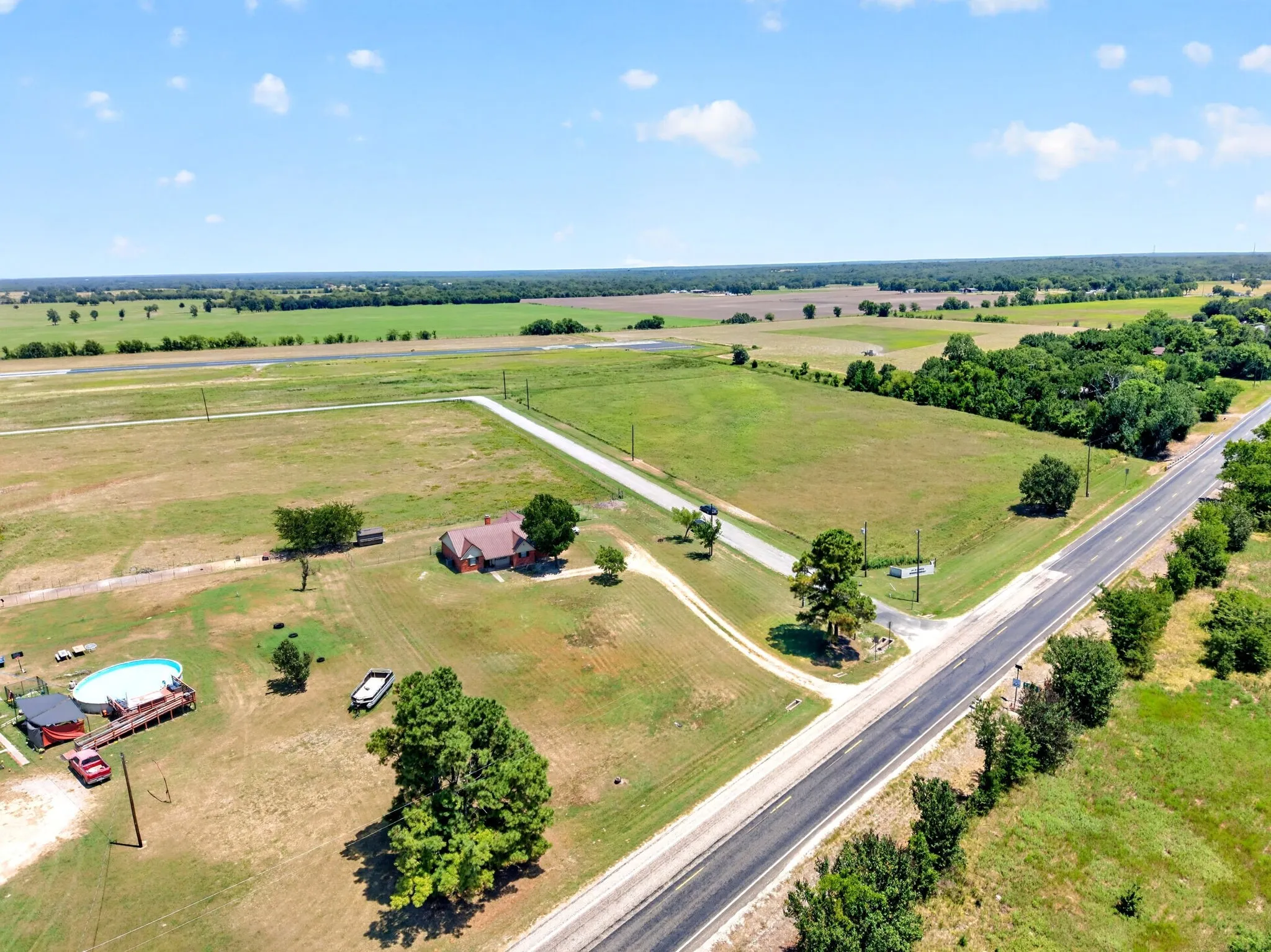 Single Family Residence For Sale in Hunt County , 7261 State Highway 50, Commerce, Texas 75428, 3 Bedroom, 2 Bathroom, 2 Garage spaces, 1,617 Sqft, built in 1989, mls#21343319, Real Estate Agent in Commerce, Homes For Sale in Hunt county, Homes For Sale in Commerce, Realtor in Commerce Texas, Real Estate Brokerage Independent Realty Texas, Luminita Cordes Realtor