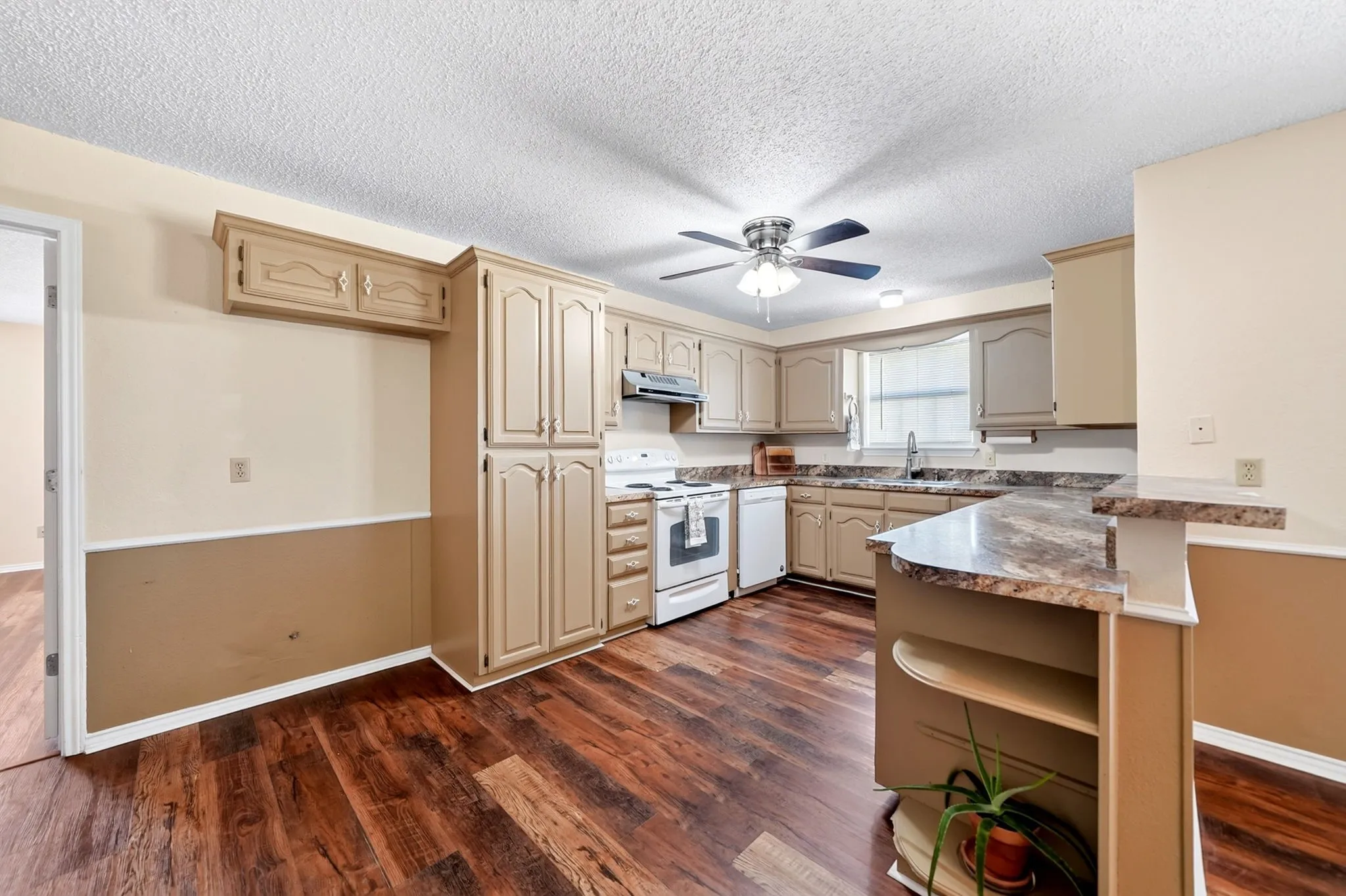 Single Family Residence For Sale in Hunt County , 7261 State Highway 50, Commerce, Texas 75428, 3 Bedroom, 2 Bathroom, 2 Garage spaces, 1,617 Sqft, built in 1989, mls#21343319, Real Estate Agent in Commerce, Homes For Sale in Hunt county, Homes For Sale in Commerce, Realtor in Commerce Texas, Real Estate Brokerage Independent Realty Texas, Luminita Cordes Realtor
