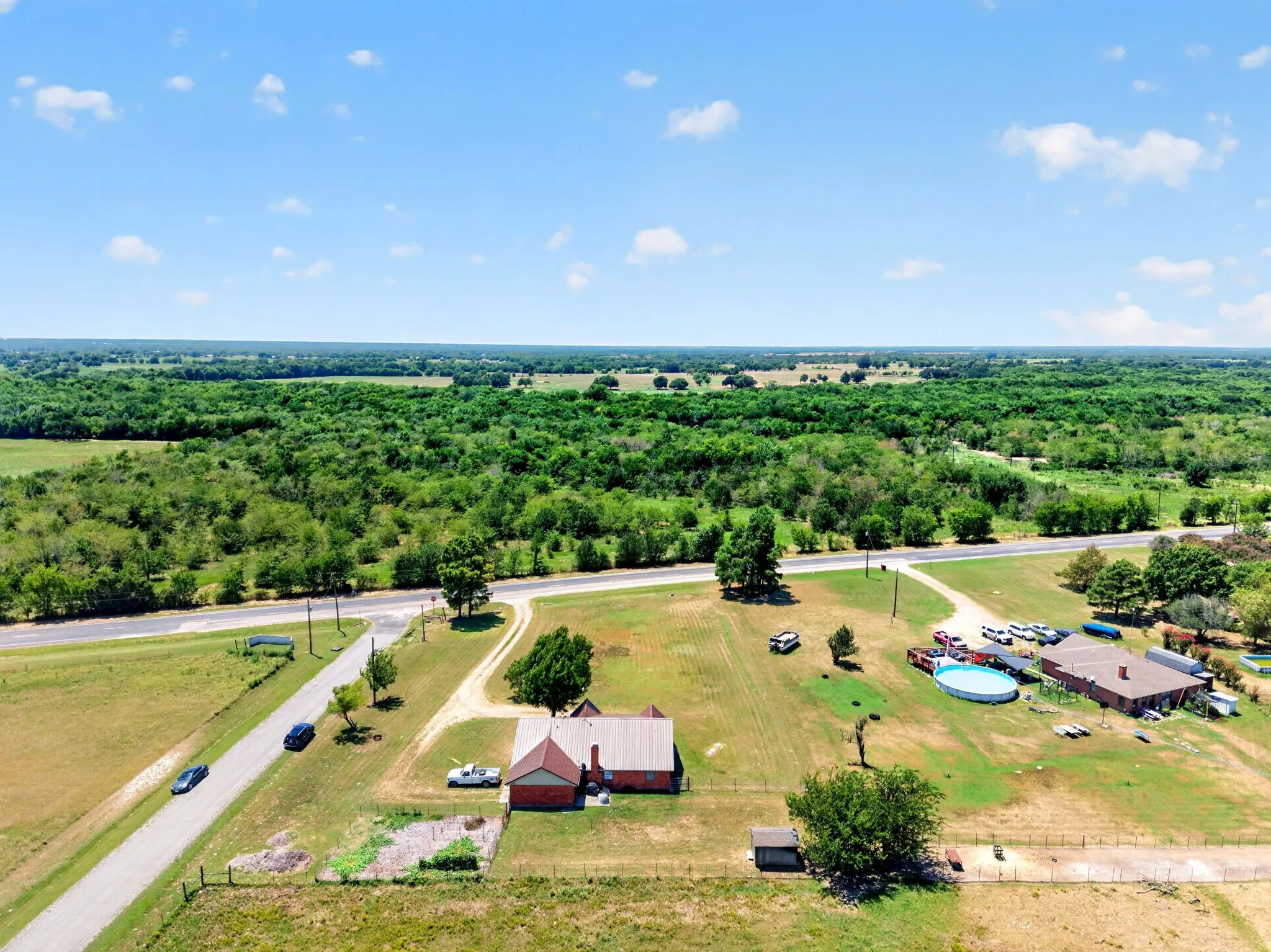 Single Family Residence For Sale in Hunt County , 7261 State Highway 50, Commerce, Texas 75428, 3 Bedroom, 2 Bathroom, 2 Garage spaces, 1,617 Sqft, built in 1989, mls#21343319, Real Estate Agent in Commerce, Homes For Sale in Hunt county, Homes For Sale in Commerce, Realtor in Commerce Texas, Real Estate Brokerage Independent Realty Texas, Luminita Cordes Realtor