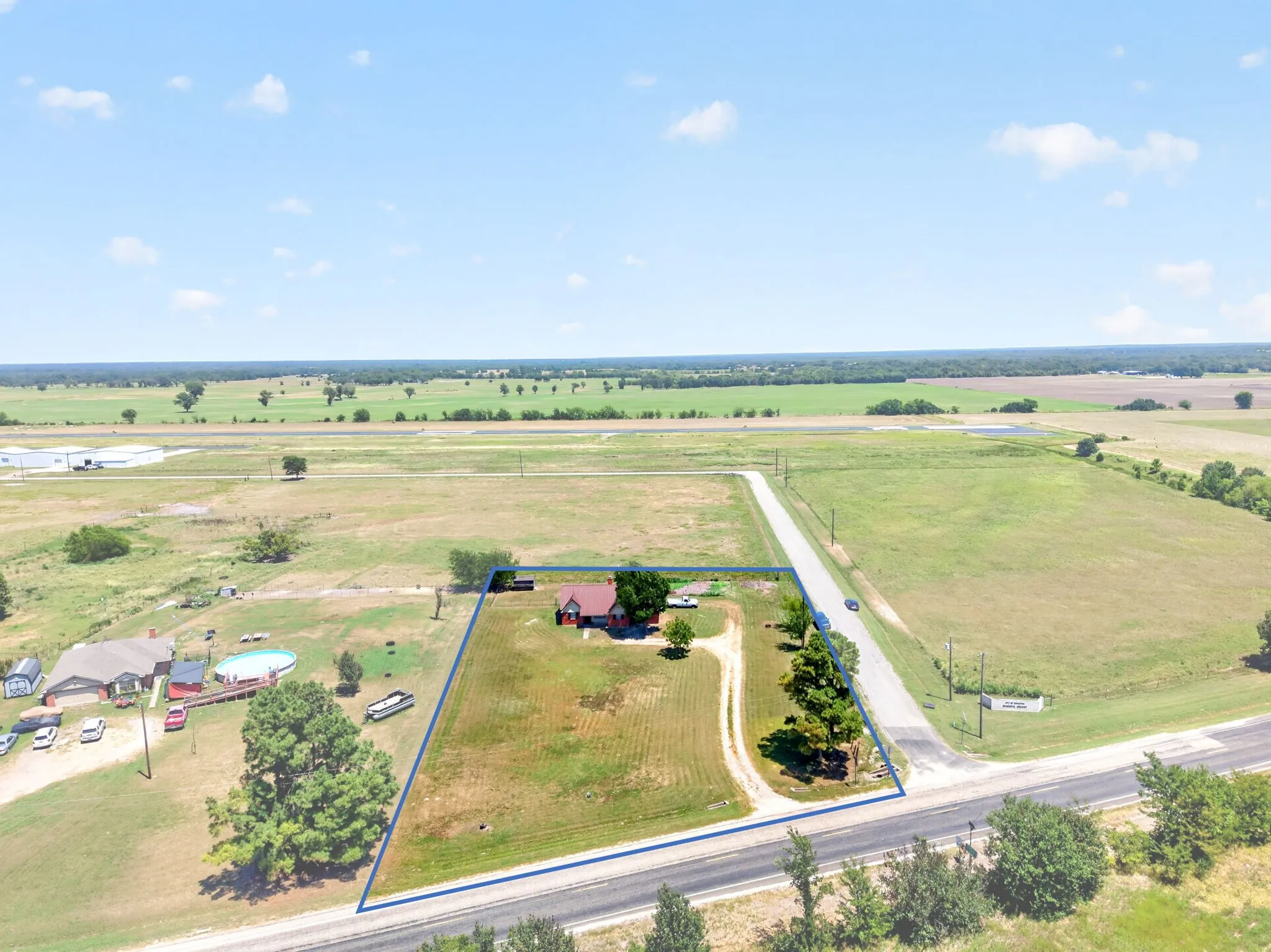 Single Family Residence For Sale in Hunt County , 7261 State Highway 50, Commerce, Texas 75428, 3 Bedroom, 2 Bathroom, 2 Garage spaces, 1,617 Sqft, built in 1989, mls#21343319, Real Estate Agent in Commerce, Homes For Sale in Hunt county, Homes For Sale in Commerce, Realtor in Commerce Texas, Real Estate Brokerage Independent Realty Texas, Luminita Cordes Realtor