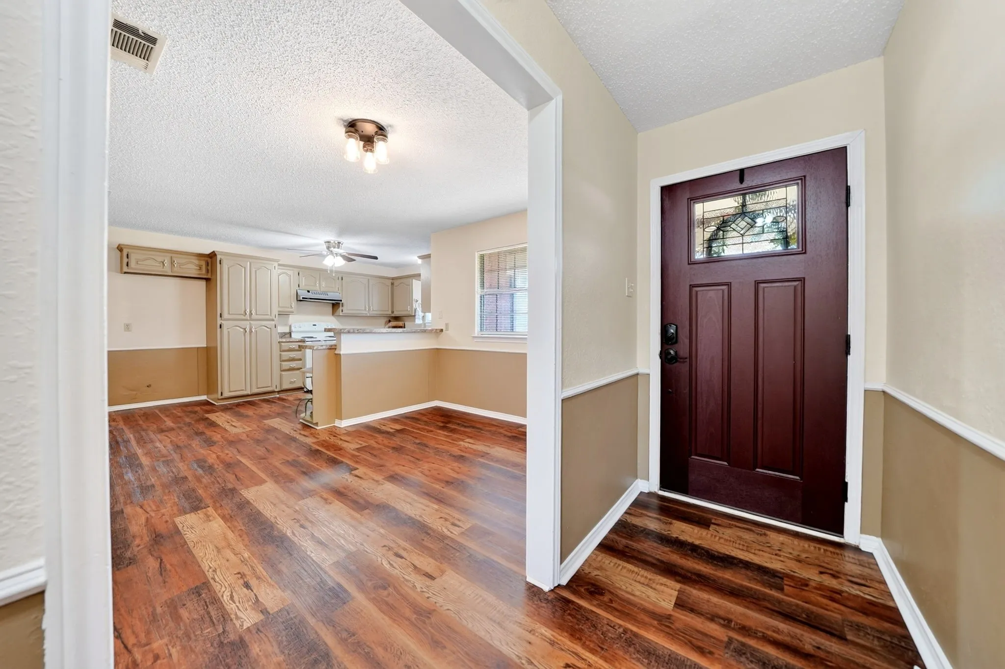 Single Family Residence For Sale in Hunt County , 7261 State Highway 50, Commerce, Texas 75428, 3 Bedroom, 2 Bathroom, 2 Garage spaces, 1,617 Sqft, built in 1989, mls#21343319, Real Estate Agent in Commerce, Homes For Sale in Hunt county, Homes For Sale in Commerce, Realtor in Commerce Texas, Real Estate Brokerage Independent Realty Texas, Luminita Cordes Realtor