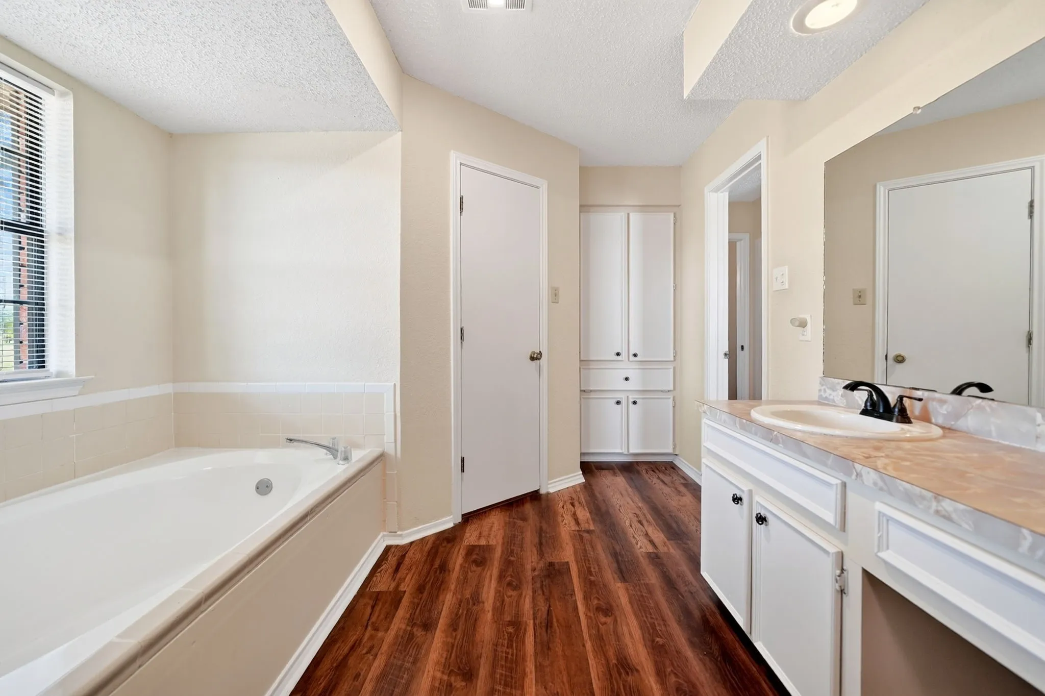 Single Family Residence For Sale in Hunt County , 7261 State Highway 50, Commerce, Texas 75428, 3 Bedroom, 2 Bathroom, 2 Garage spaces, 1,617 Sqft, built in 1989, mls#21343319, Real Estate Agent in Commerce, Homes For Sale in Hunt county, Homes For Sale in Commerce, Realtor in Commerce Texas, Real Estate Brokerage Independent Realty Texas, Luminita Cordes Realtor
