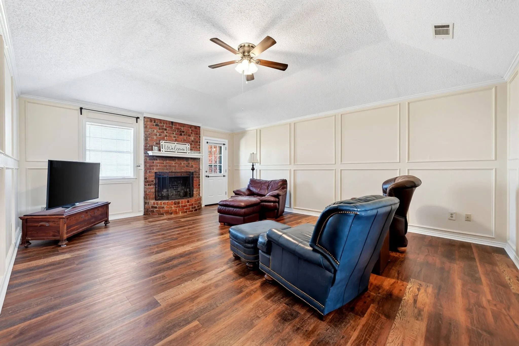 Single Family Residence For Sale in Hunt County , 7261 State Highway 50, Commerce, Texas 75428, 3 Bedroom, 2 Bathroom, 2 Garage spaces, 1,617 Sqft, built in 1989, mls#21343319, Real Estate Agent in Commerce, Homes For Sale in Hunt county, Homes For Sale in Commerce, Realtor in Commerce Texas, Real Estate Brokerage Independent Realty Texas, Luminita Cordes Realtor