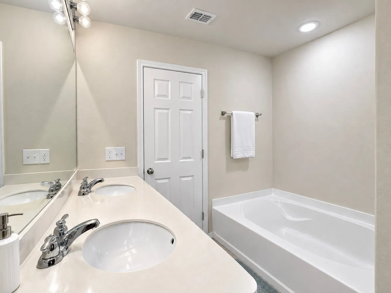 Single Family Residence For Rent in Collin County , 902 Feldspar Way, Princeton, Texas 75407, 4 Bedroom, 3 Bathroom, 2 Garage spaces, 2,358 Sqft, built in 2022, mls#21339565, Real Estate Agent in Princeton, Homes For Rent in Collin county, Homes For Rent in Princeton, Realtor in Princeton Texas, Real Estate Brokerage Independent Realty Texas, Luminita Cordes Realtor