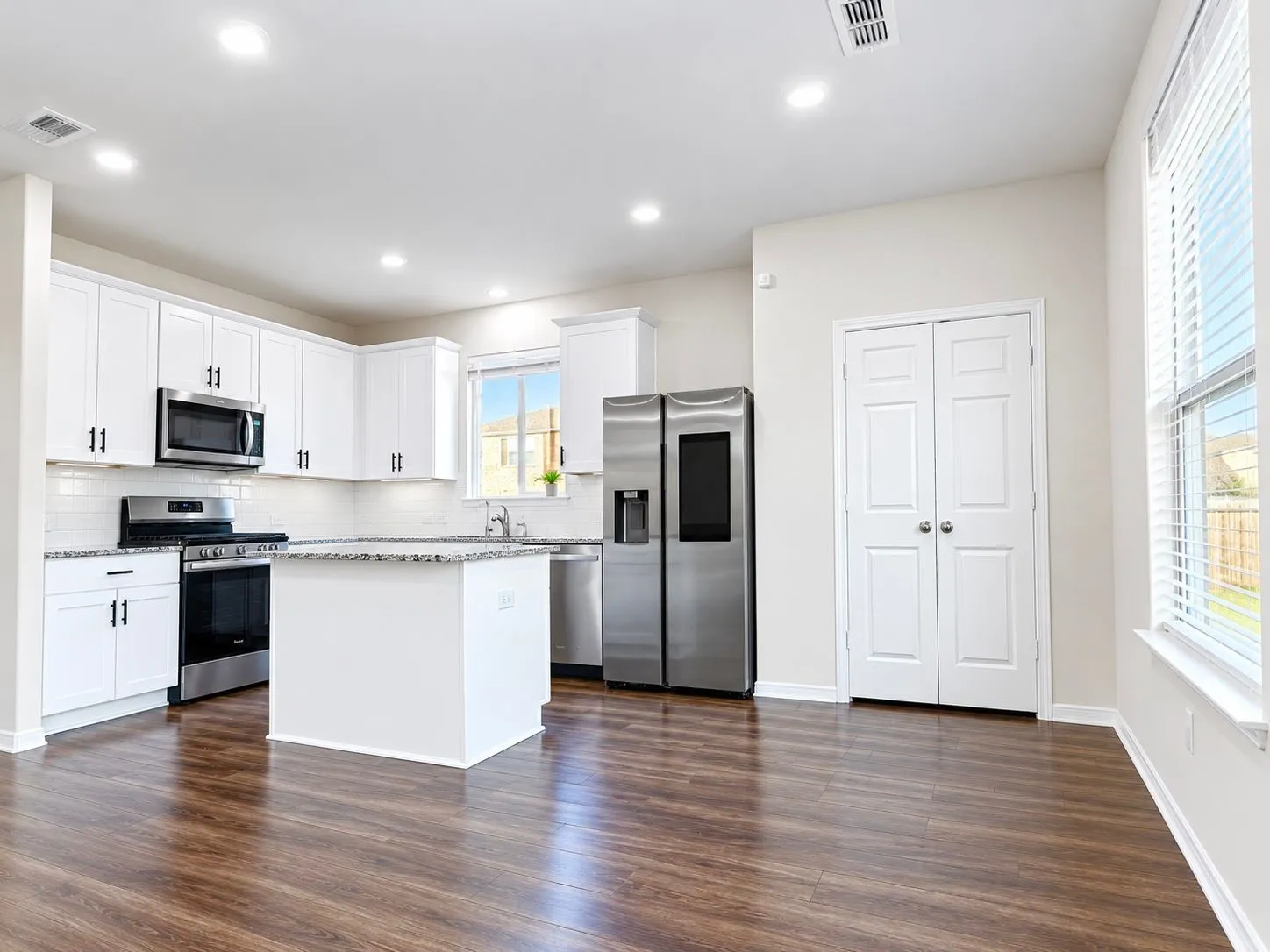 Single Family Residence For Rent in Collin County , 902 Feldspar Way, Princeton, Texas 75407, 4 Bedroom, 3 Bathroom, 2 Garage spaces, 2,358 Sqft, built in 2022, mls#21339565, Real Estate Agent in Princeton, Homes For Rent in Collin county, Homes For Rent in Princeton, Realtor in Princeton Texas, Real Estate Brokerage Independent Realty Texas, Luminita Cordes Realtor