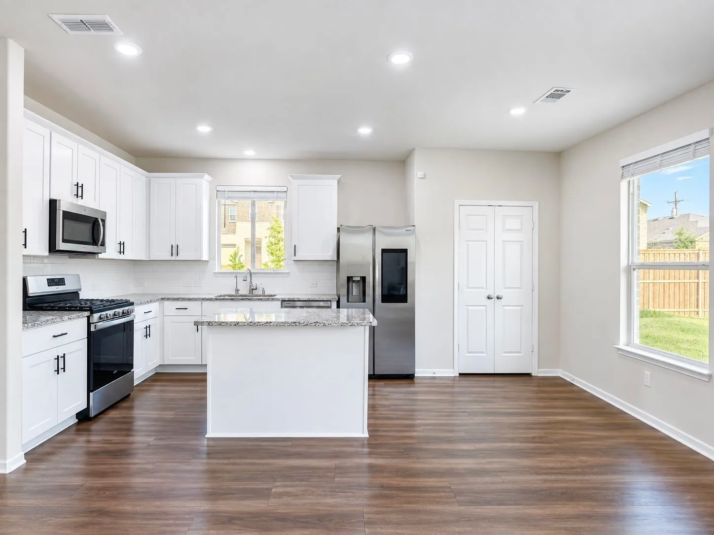 Single Family Residence For Rent in Collin County , 902 Feldspar Way, Princeton, Texas 75407, 4 Bedroom, 3 Bathroom, 2 Garage spaces, 2,358 Sqft, built in 2022, mls#21339565, Real Estate Agent in Princeton, Homes For Rent in Collin county, Homes For Rent in Princeton, Realtor in Princeton Texas, Real Estate Brokerage Independent Realty Texas, Luminita Cordes Realtor