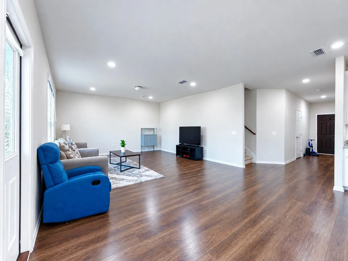Single Family Residence For Rent in Collin County , 902 Feldspar Way, Princeton, Texas 75407, 4 Bedroom, 3 Bathroom, 2 Garage spaces, 2,358 Sqft, built in 2022, mls#21339565, Real Estate Agent in Princeton, Homes For Rent in Collin county, Homes For Rent in Princeton, Realtor in Princeton Texas, Real Estate Brokerage Independent Realty Texas, Luminita Cordes Realtor