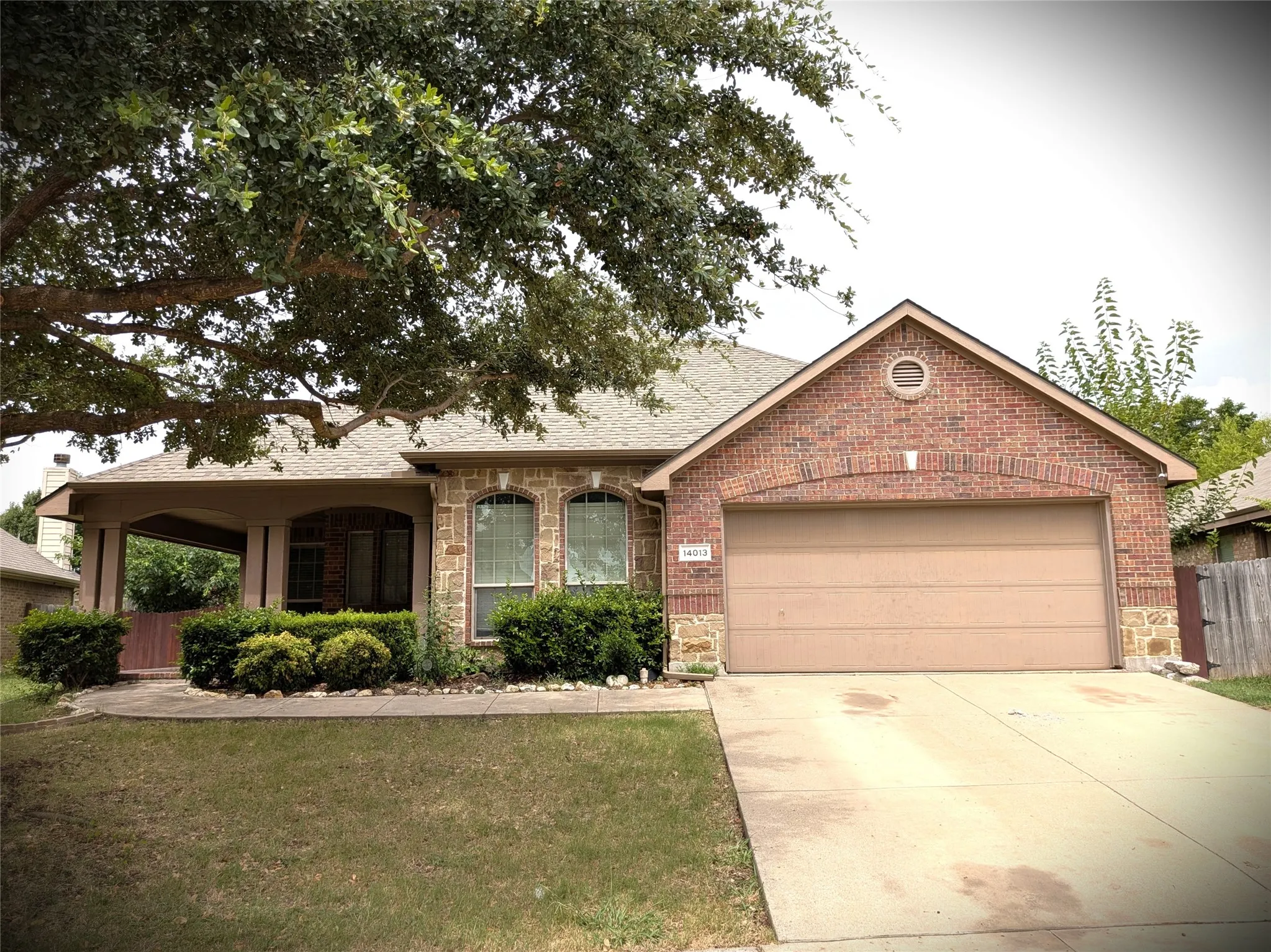 Single Family Residence For Rent in Tarrant County , 14013 Zippo Way, Fort Worth, Texas 76052, 3 Bedroom, 2 Bathroom, 2 Garage spaces, 2,093 Sqft, built in 2010, mls#21343334, Real Estate Agent in Fort Worth, Homes For Rent in Tarrant county, Homes For Rent in Fort Worth, Realtor in Fort Worth Texas, Real Estate Brokerage Independent Realty Texas, Luminita Cordes Realtor