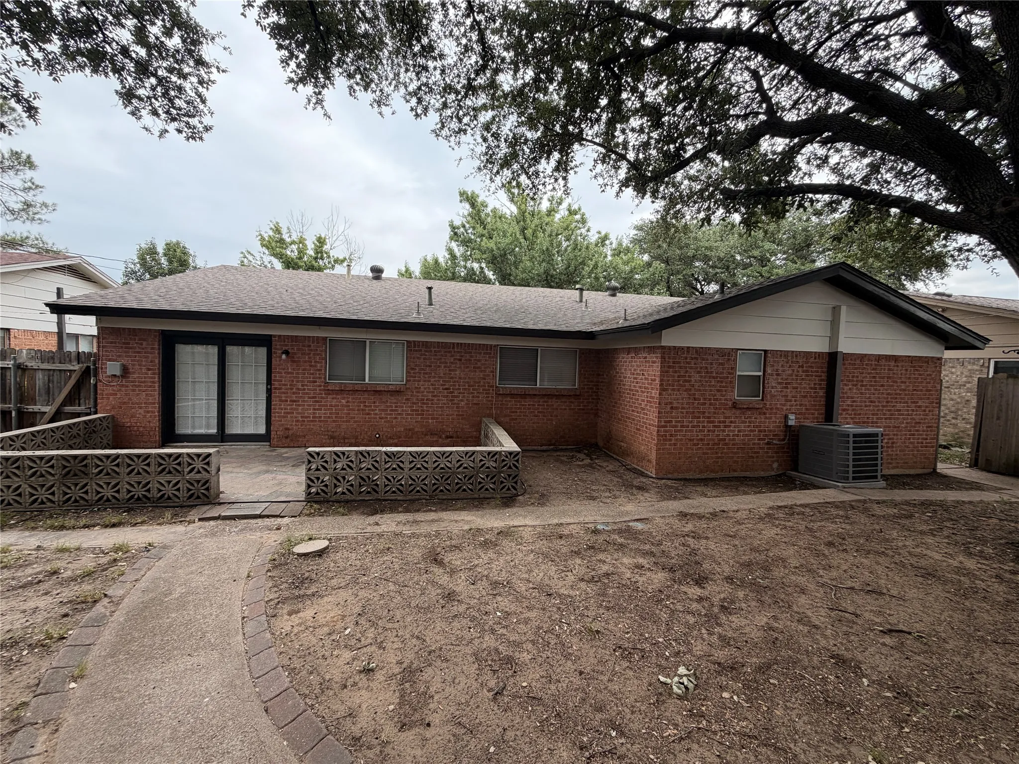 Single Family Residence For Sale in Tarrant County , 3004 David Lane, Arlington, Texas 76013, 3 Bedroom, 2 Bathroom, 4 Garage spaces, 1,553 Sqft, built in 1965, mls#21343289, Real Estate Agent in Arlington, Homes For Sale in Tarrant county, Homes For Sale in Arlington, Realtor in Arlington Texas, Real Estate Brokerage Independent Realty Texas, Luminita Cordes Realtor