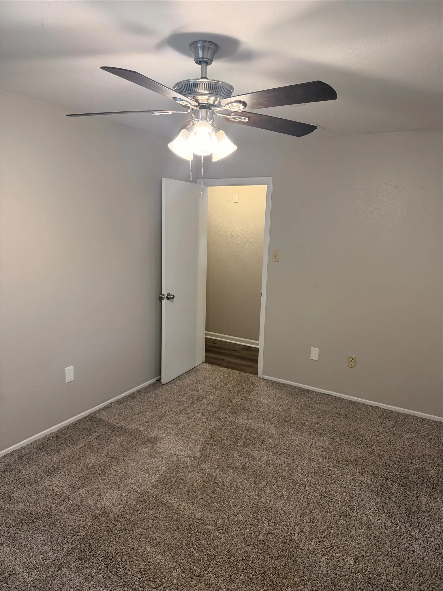 Single Family Residence For Sale in Tarrant County , 3004 David Lane, Arlington, Texas 76013, 3 Bedroom, 2 Bathroom, 4 Garage spaces, 1,553 Sqft, built in 1965, mls#21343289, Real Estate Agent in Arlington, Homes For Sale in Tarrant county, Homes For Sale in Arlington, Realtor in Arlington Texas, Real Estate Brokerage Independent Realty Texas, Luminita Cordes Realtor