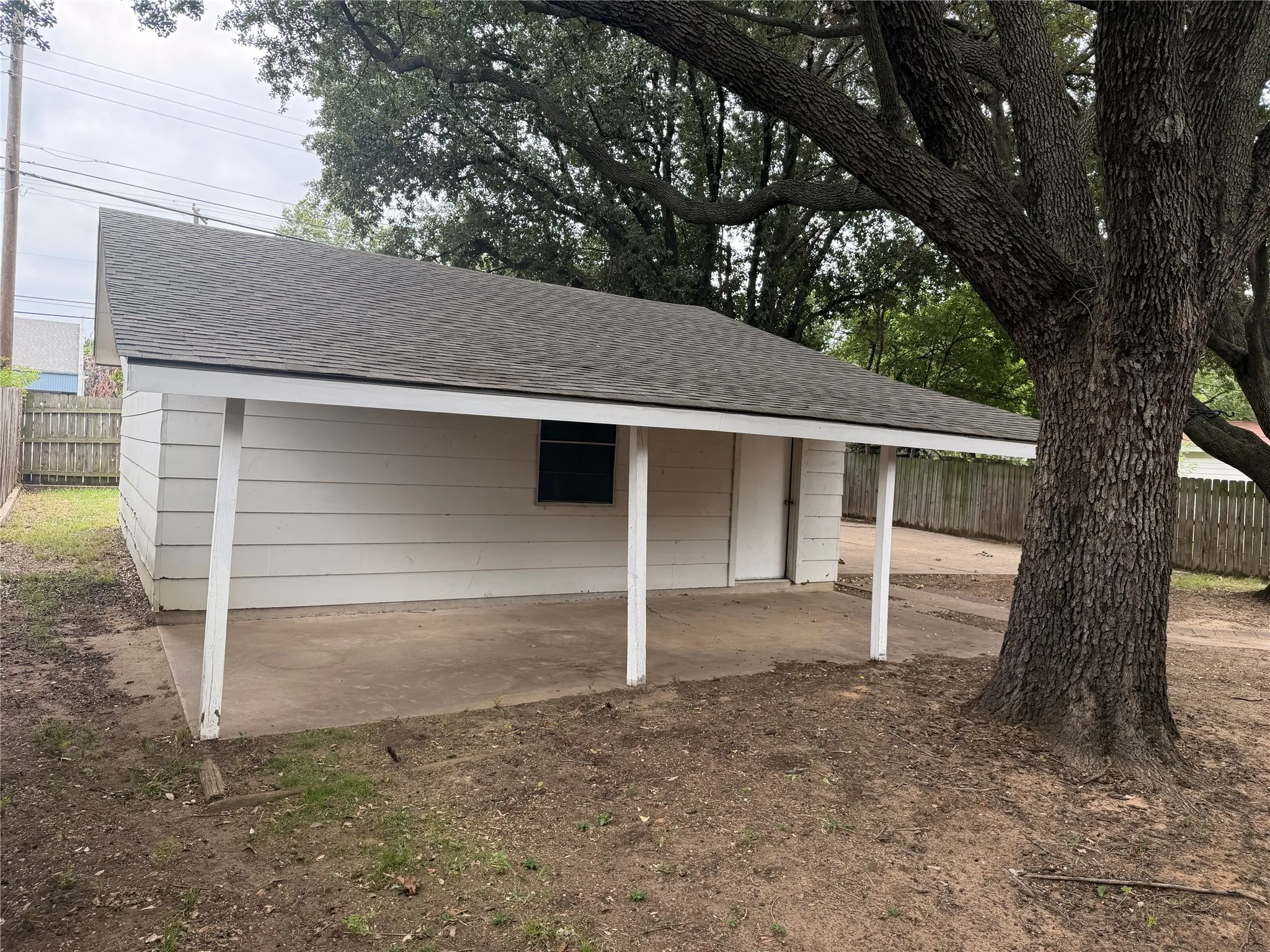 Single Family Residence For Sale in Tarrant County , 3004 David Lane, Arlington, Texas 76013, 3 Bedroom, 2 Bathroom, 4 Garage spaces, 1,553 Sqft, built in 1965, mls#21343289, Real Estate Agent in Arlington, Homes For Sale in Tarrant county, Homes For Sale in Arlington, Realtor in Arlington Texas, Real Estate Brokerage Independent Realty Texas, Luminita Cordes Realtor