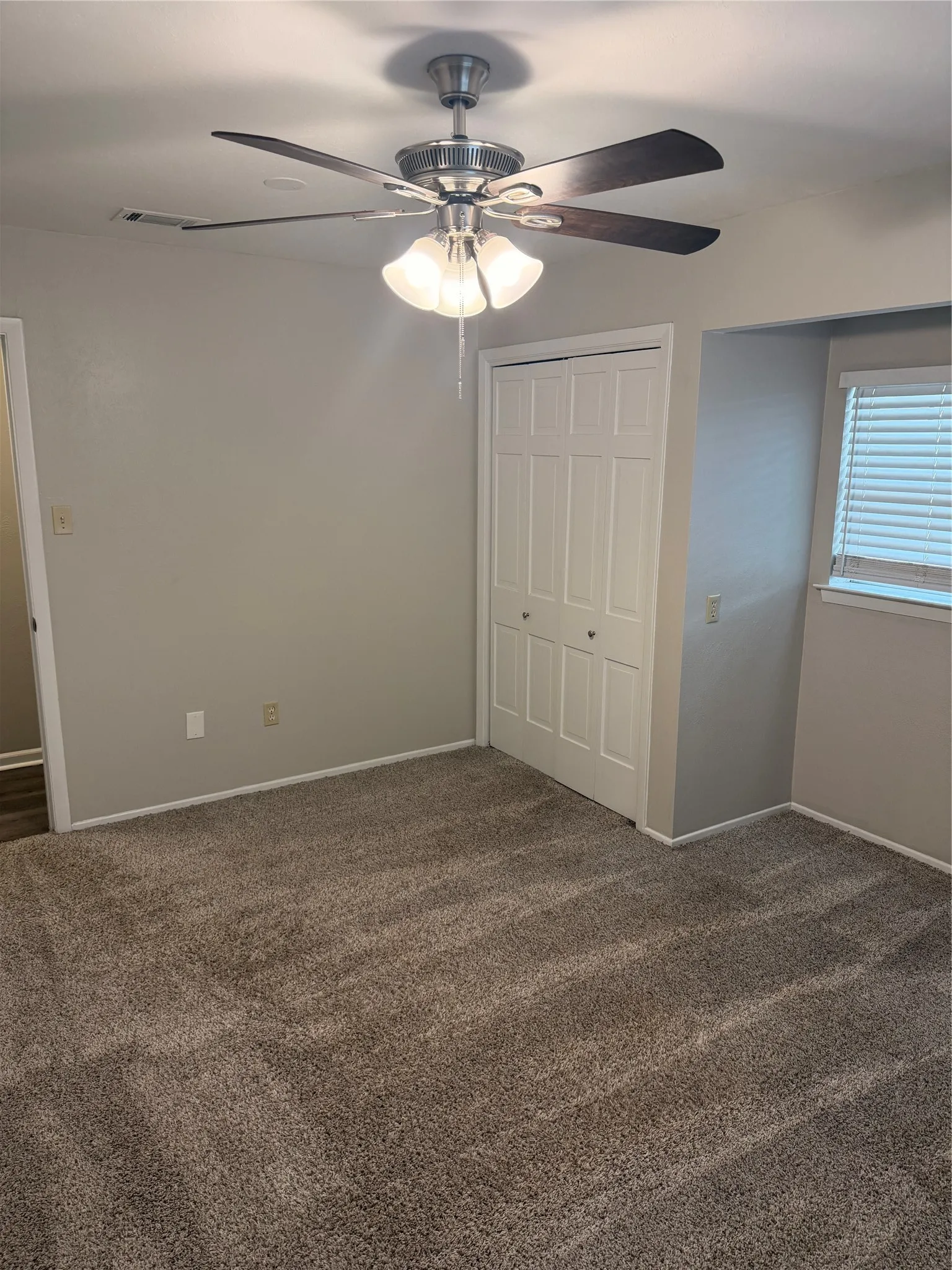 Single Family Residence For Sale in Tarrant County , 3004 David Lane, Arlington, Texas 76013, 3 Bedroom, 2 Bathroom, 4 Garage spaces, 1,553 Sqft, built in 1965, mls#21343289, Real Estate Agent in Arlington, Homes For Sale in Tarrant county, Homes For Sale in Arlington, Realtor in Arlington Texas, Real Estate Brokerage Independent Realty Texas, Luminita Cordes Realtor