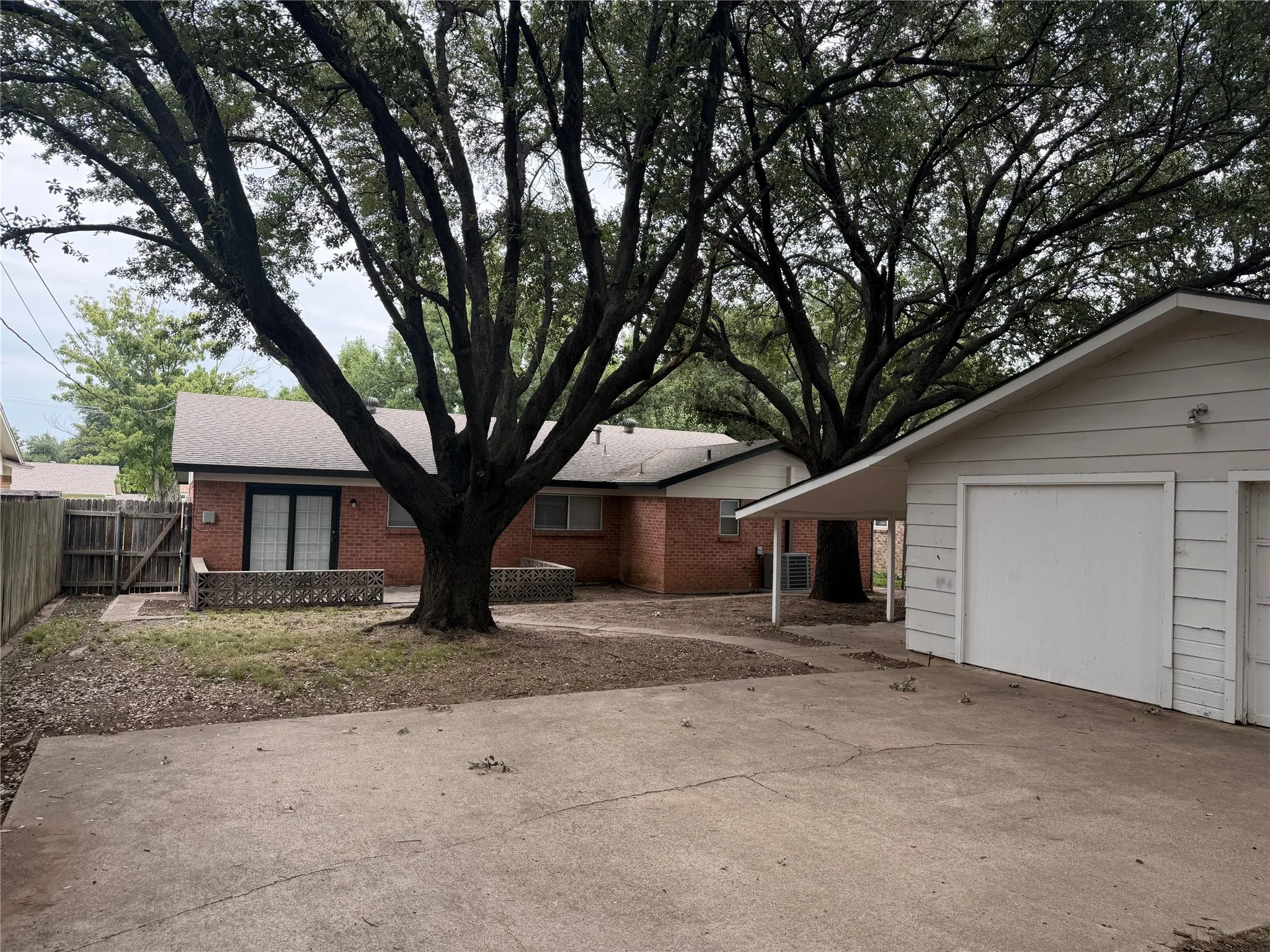 Single Family Residence For Sale in Tarrant County , 3004 David Lane, Arlington, Texas 76013, 3 Bedroom, 2 Bathroom, 4 Garage spaces, 1,553 Sqft, built in 1965, mls#21343289, Real Estate Agent in Arlington, Homes For Sale in Tarrant county, Homes For Sale in Arlington, Realtor in Arlington Texas, Real Estate Brokerage Independent Realty Texas, Luminita Cordes Realtor