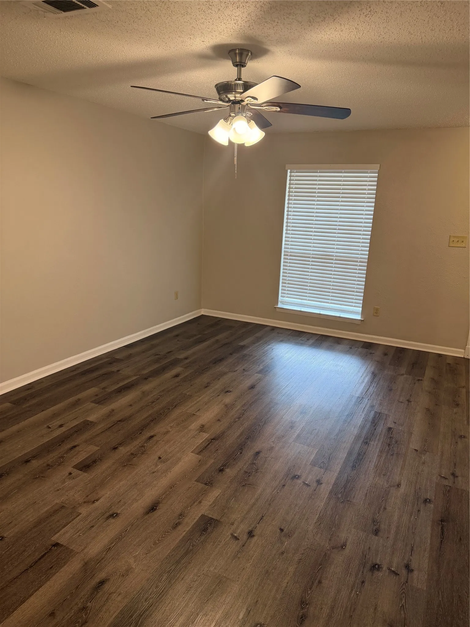 Single Family Residence For Sale in Tarrant County , 3004 David Lane, Arlington, Texas 76013, 3 Bedroom, 2 Bathroom, 4 Garage spaces, 1,553 Sqft, built in 1965, mls#21343289, Real Estate Agent in Arlington, Homes For Sale in Tarrant county, Homes For Sale in Arlington, Realtor in Arlington Texas, Real Estate Brokerage Independent Realty Texas, Luminita Cordes Realtor