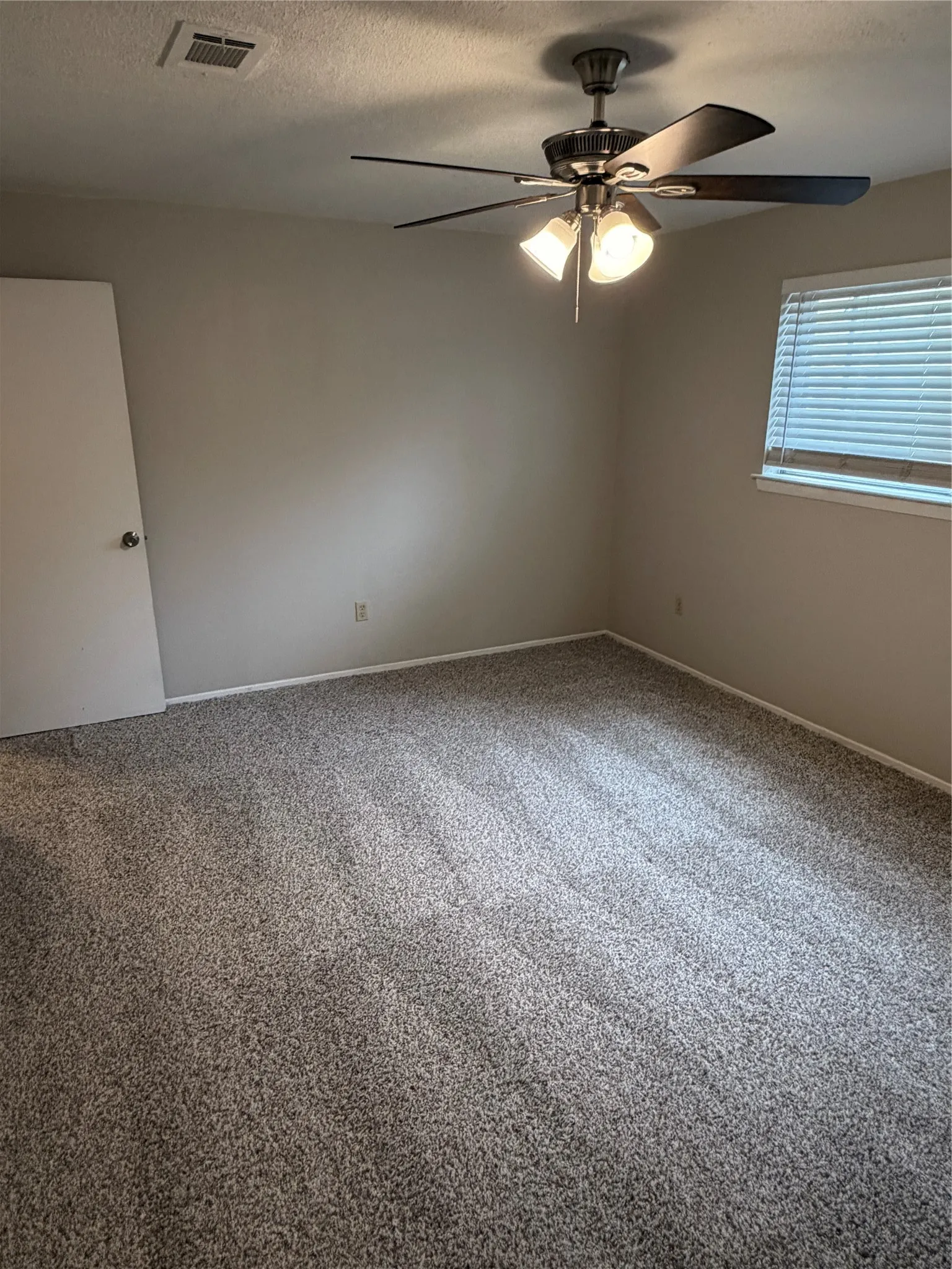 Single Family Residence For Sale in Tarrant County , 3004 David Lane, Arlington, Texas 76013, 3 Bedroom, 2 Bathroom, 4 Garage spaces, 1,553 Sqft, built in 1965, mls#21343289, Real Estate Agent in Arlington, Homes For Sale in Tarrant county, Homes For Sale in Arlington, Realtor in Arlington Texas, Real Estate Brokerage Independent Realty Texas, Luminita Cordes Realtor