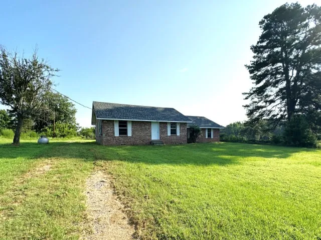 Single Family Residence For Sale in Cass County , 632 County Road 1243, Linden, Texas 75563, 2 Bedroom, 1 Bathroom, 2 Garage spaces, 1,467 Sqft, built in 1975, mls#21343331, Real Estate Agent in Linden, Homes For Sale in Cass county, Homes For Sale in Linden, Realtor in Linden Texas, Real Estate Brokerage Independent Realty Texas, Luminita Cordes Realtor